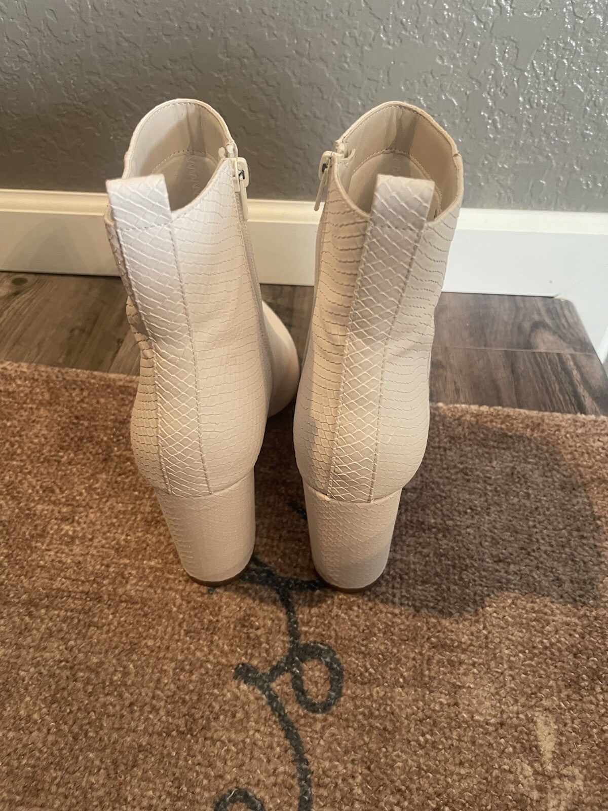 Show Dazzle Boots Size 10 White