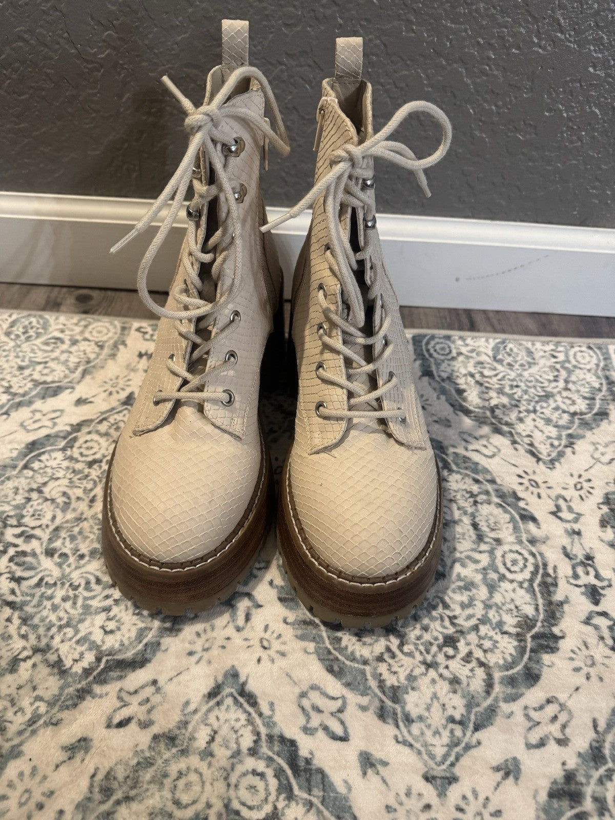Mia Boots With Heel Size 7.5 Cream In Great Condition