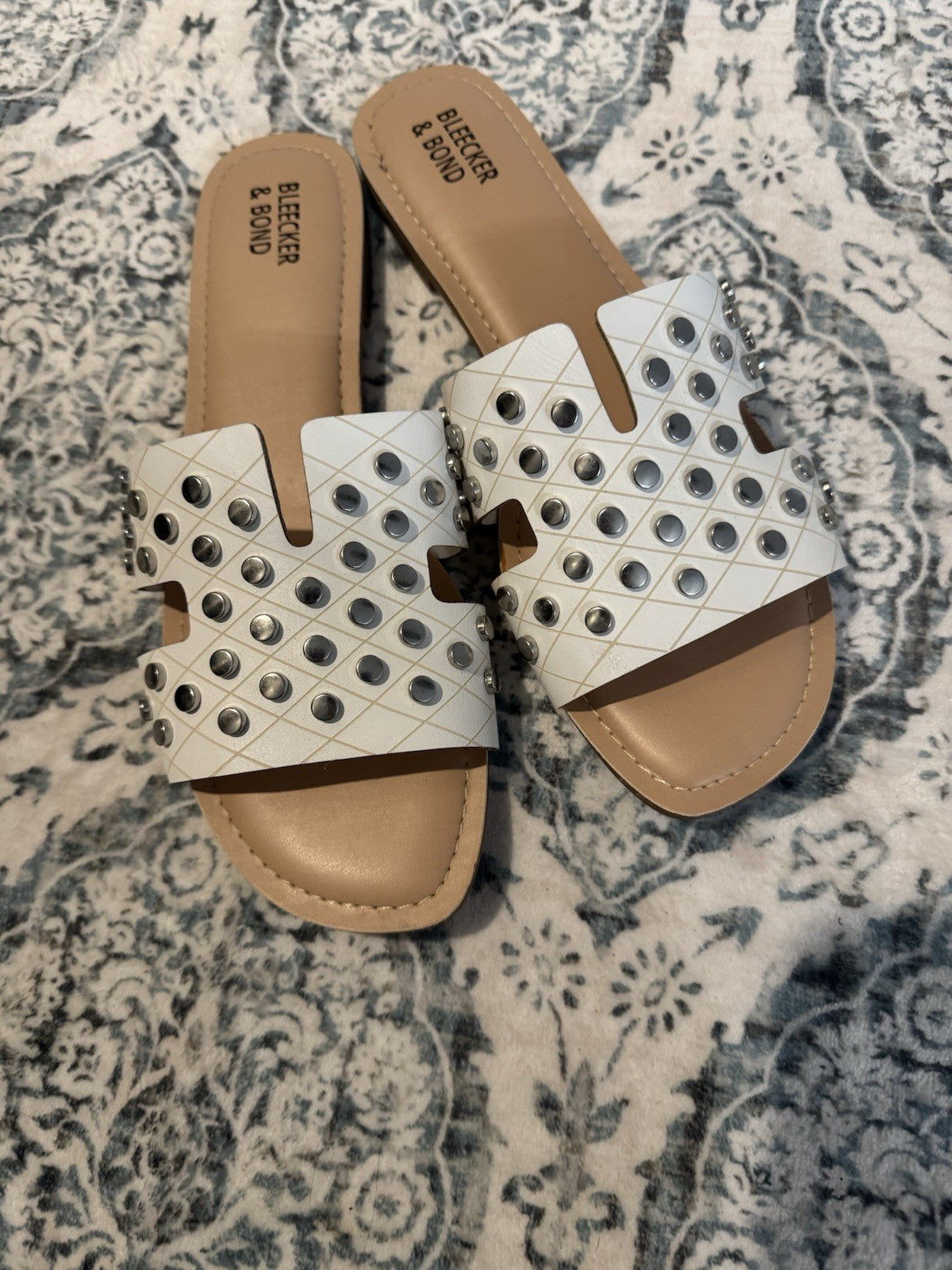 Bleeker And Bond Slide Sandals White Beige W Silver Beading Size 9