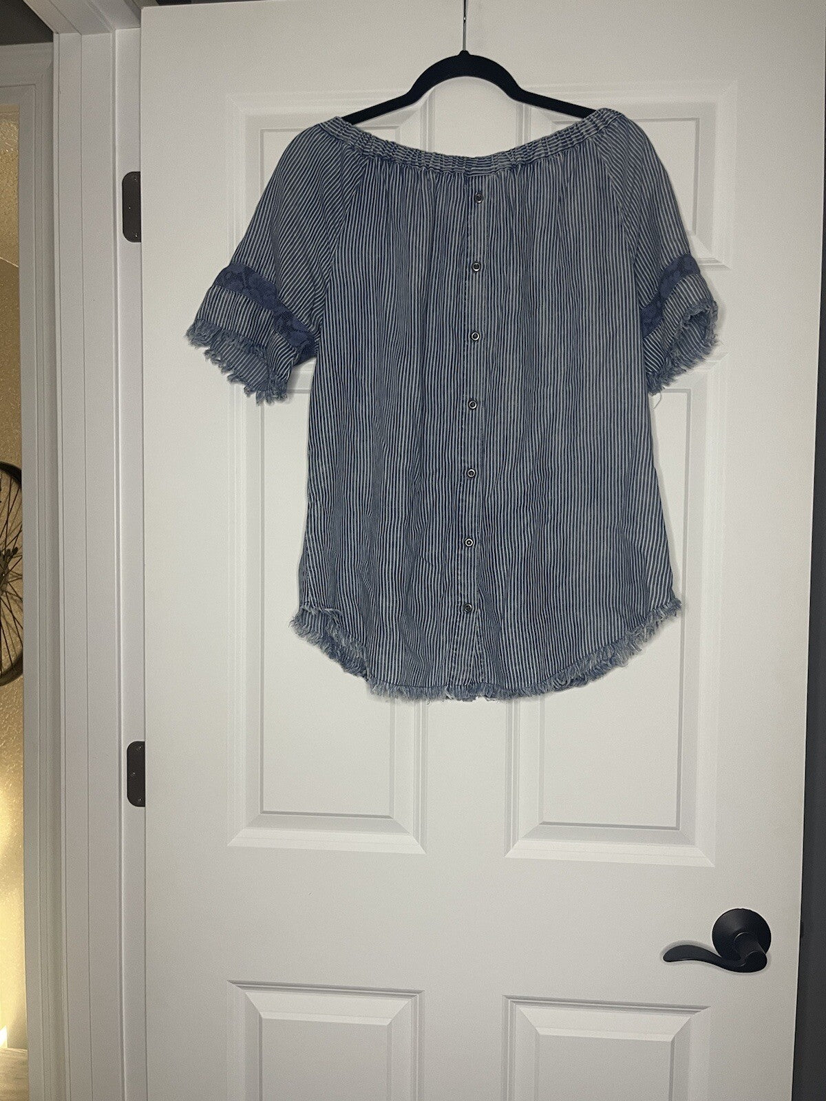 Billy T short sleeve blouse medium blue white striped with pockets