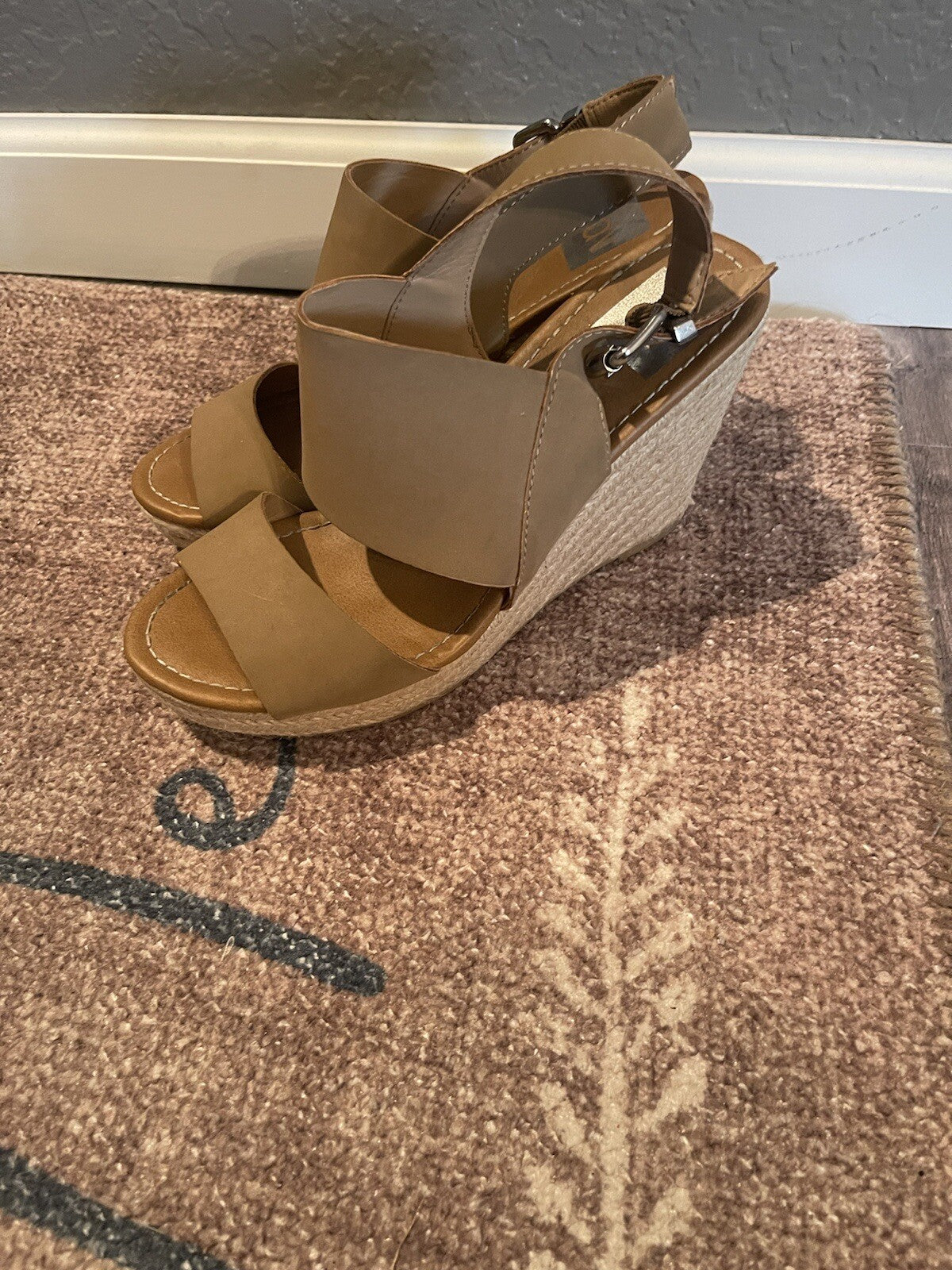 DV strappy sandals tan 7.5
