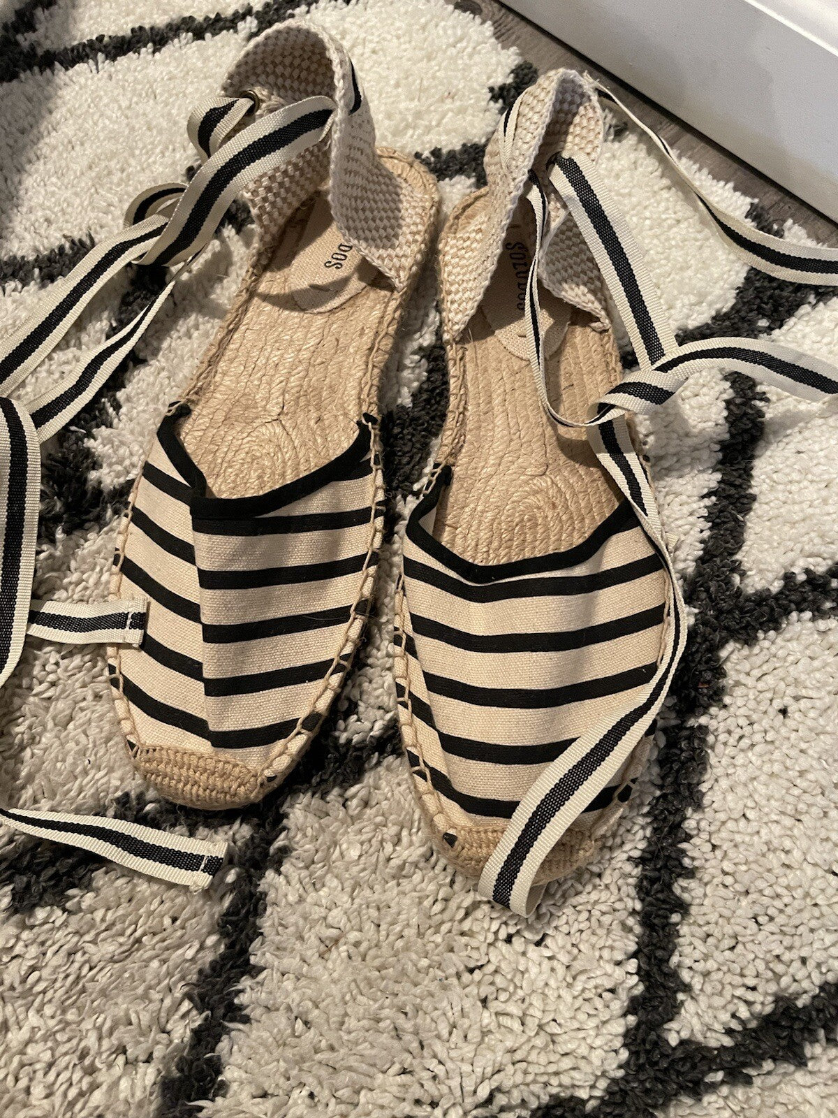 Soludos Strappy Shoes Black Cream Stripe Size 10