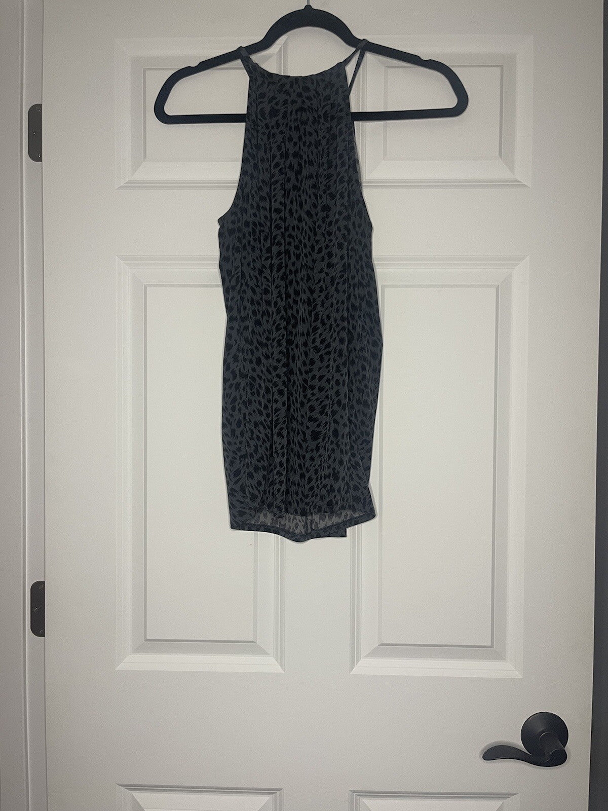 Banana Republic sleeveless blouse small gray with black print