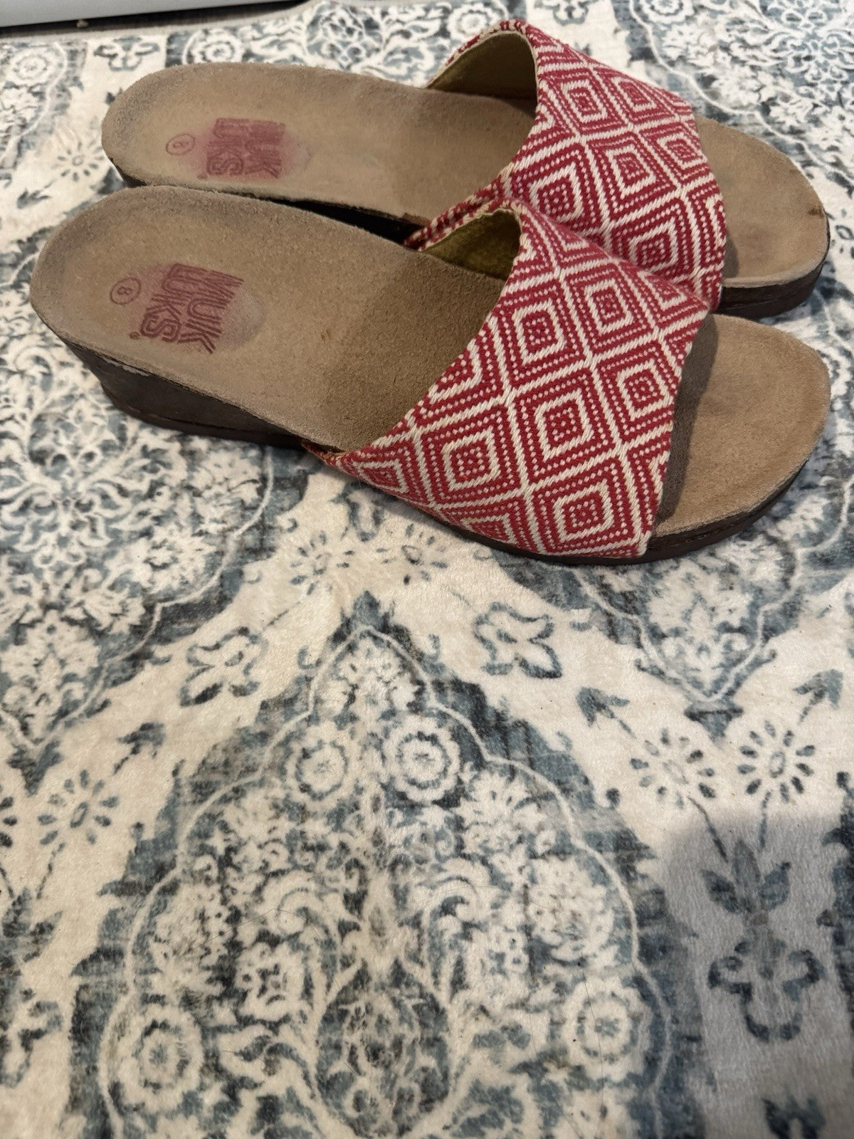 Muk Luks Sandals Red Cream Stitching Size 8 Small Scuffs As Shown