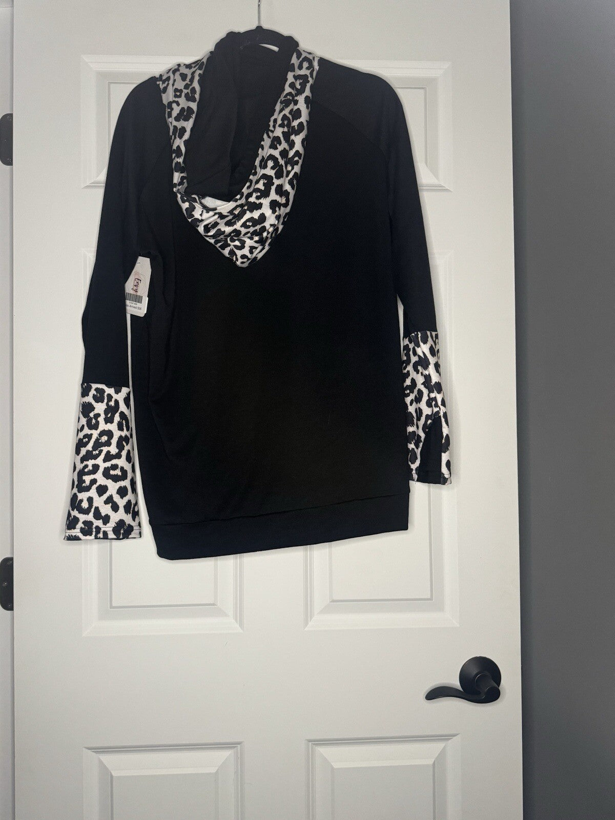 Unbranded Long Sleeve Hooded Top Xl Black W Black White Orange Animal Nwt