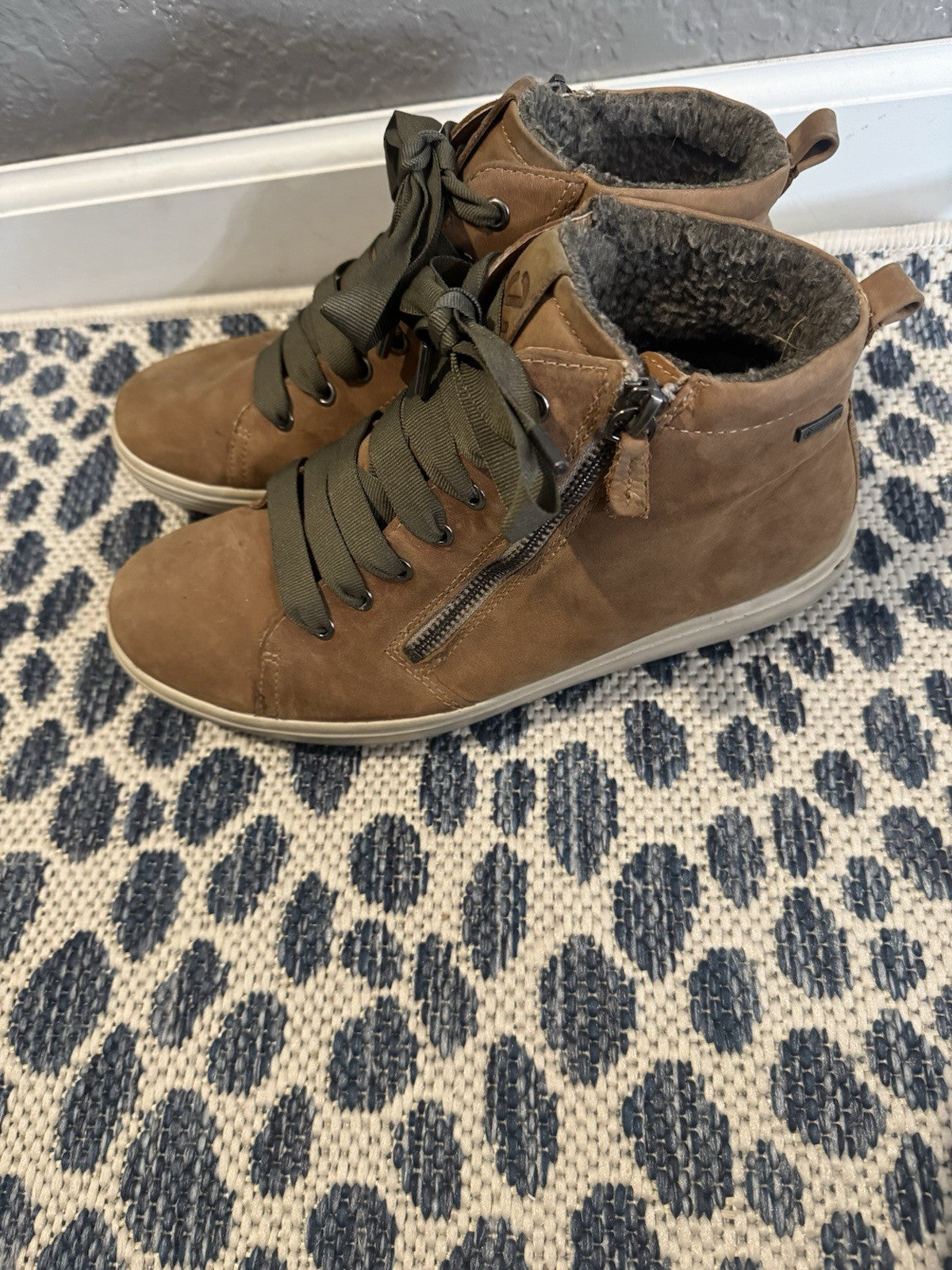 Ecco Brown Sneakers Size 9 Zip Up Sides