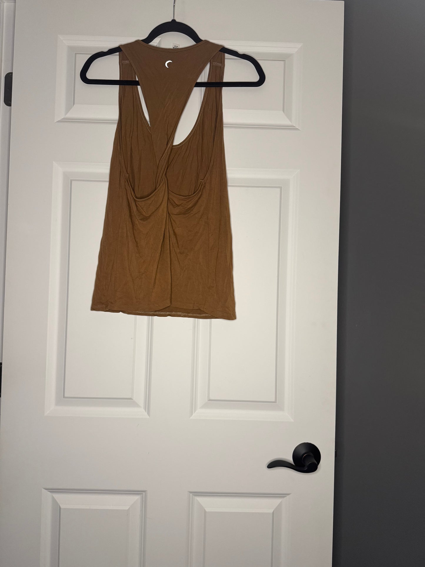 Zyia twist back tank brown medium