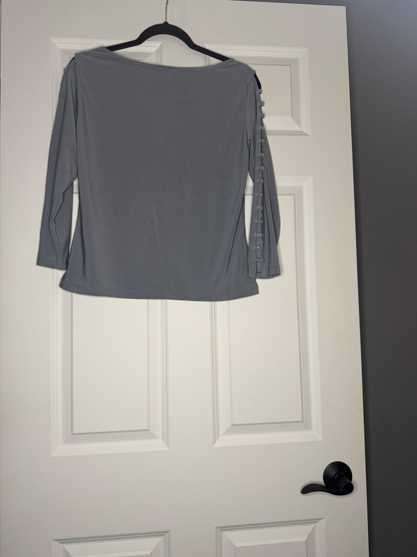 Clara s blouse small w cut out rhinestone sleeves gray