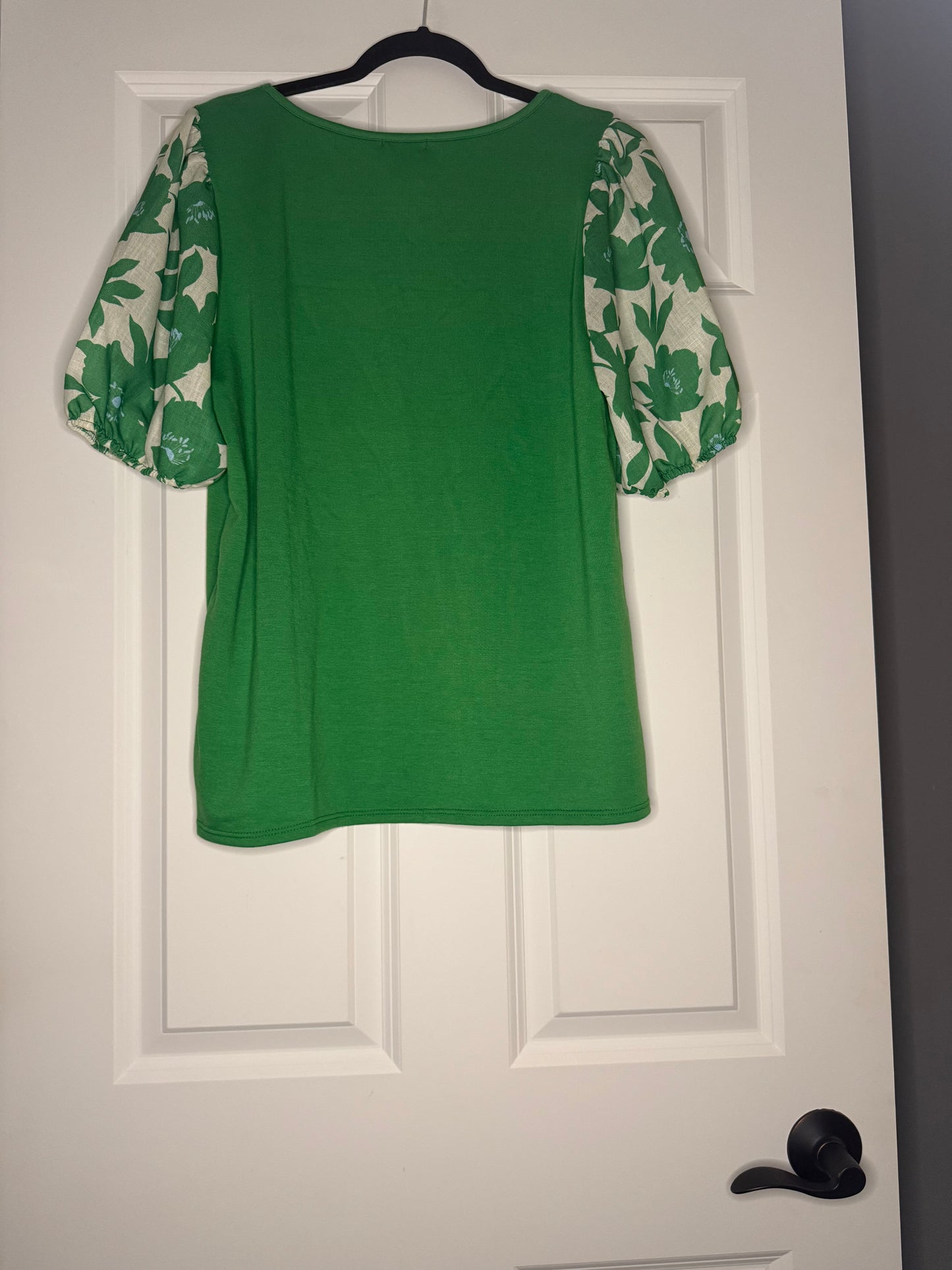 Bibi short poofy sleeve blouse xl green w cream blue green sleeves