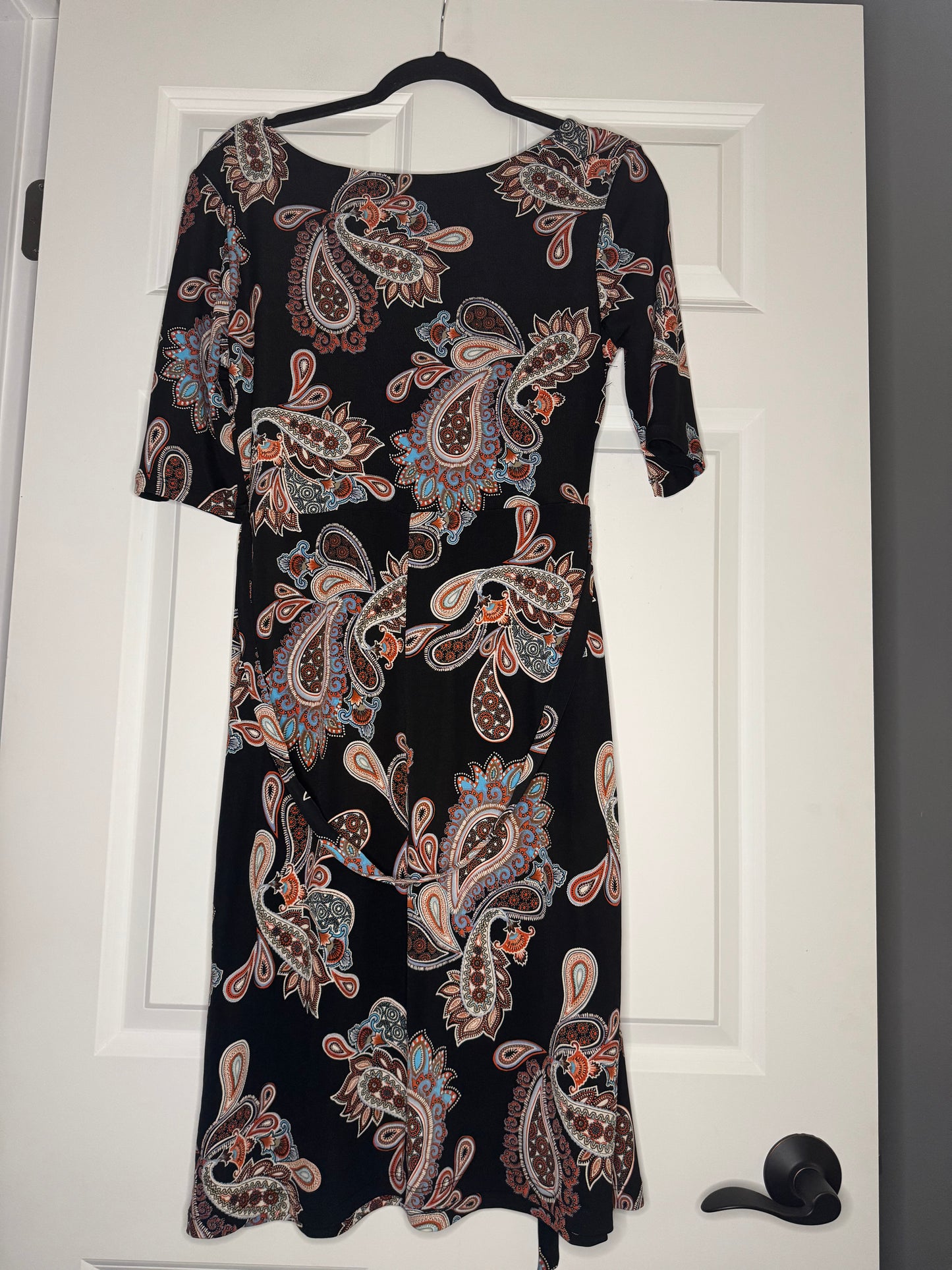 Signature by Robbie bee dress w belt medium black w multicolor print