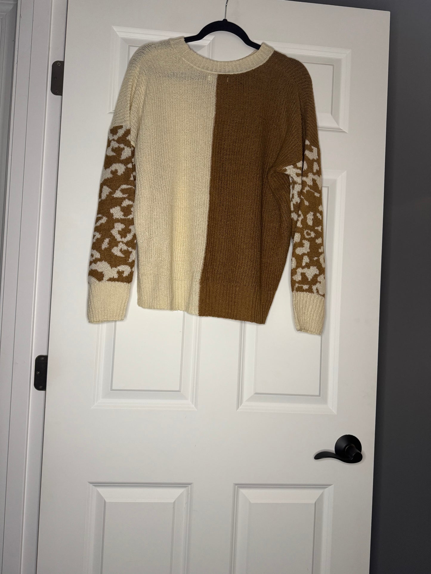 Blu pepper cream and brown sweater w animal print sleeve medium