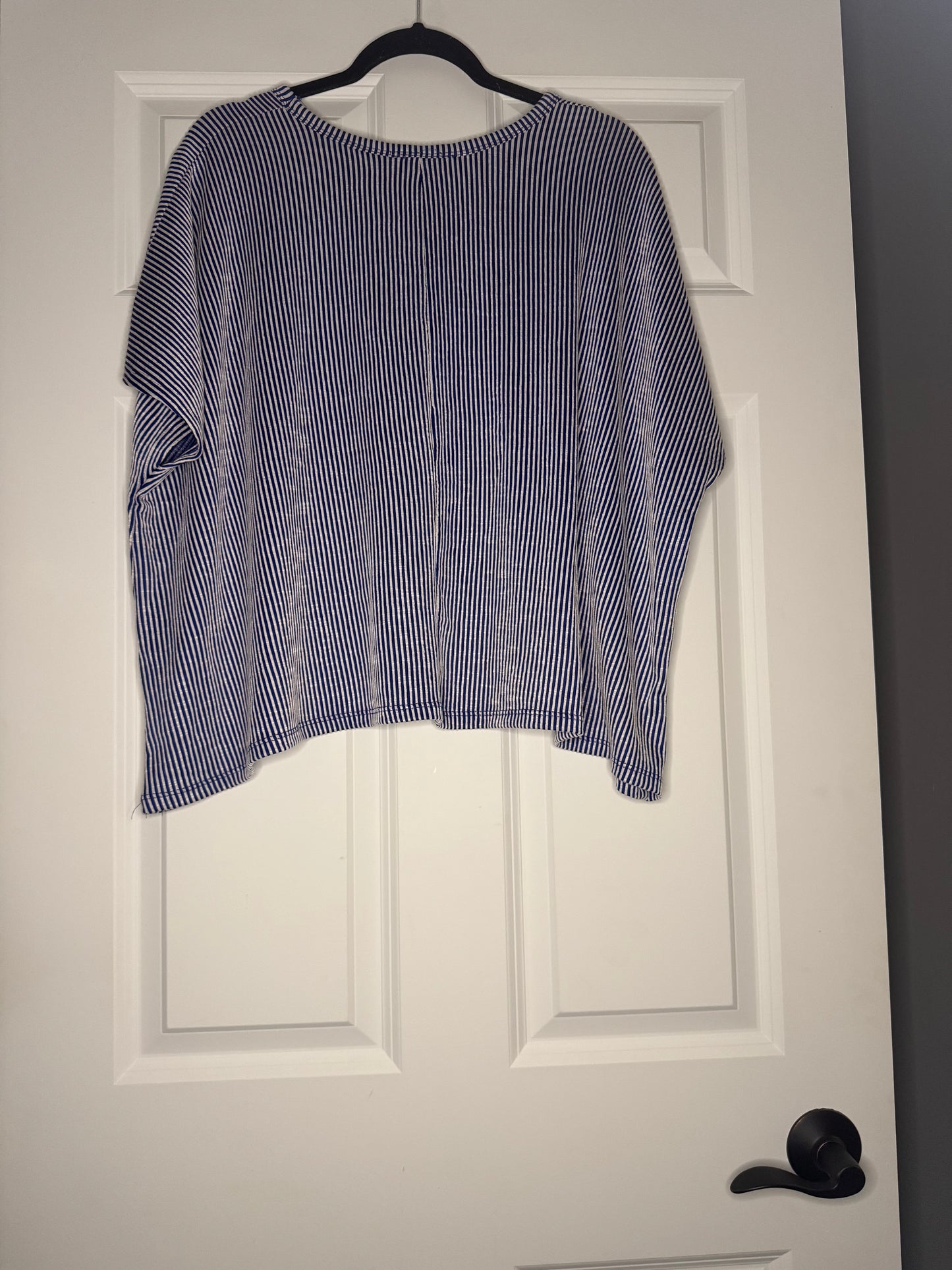 Zenana short sleeve blouse large/extra large blue white stripe nwt