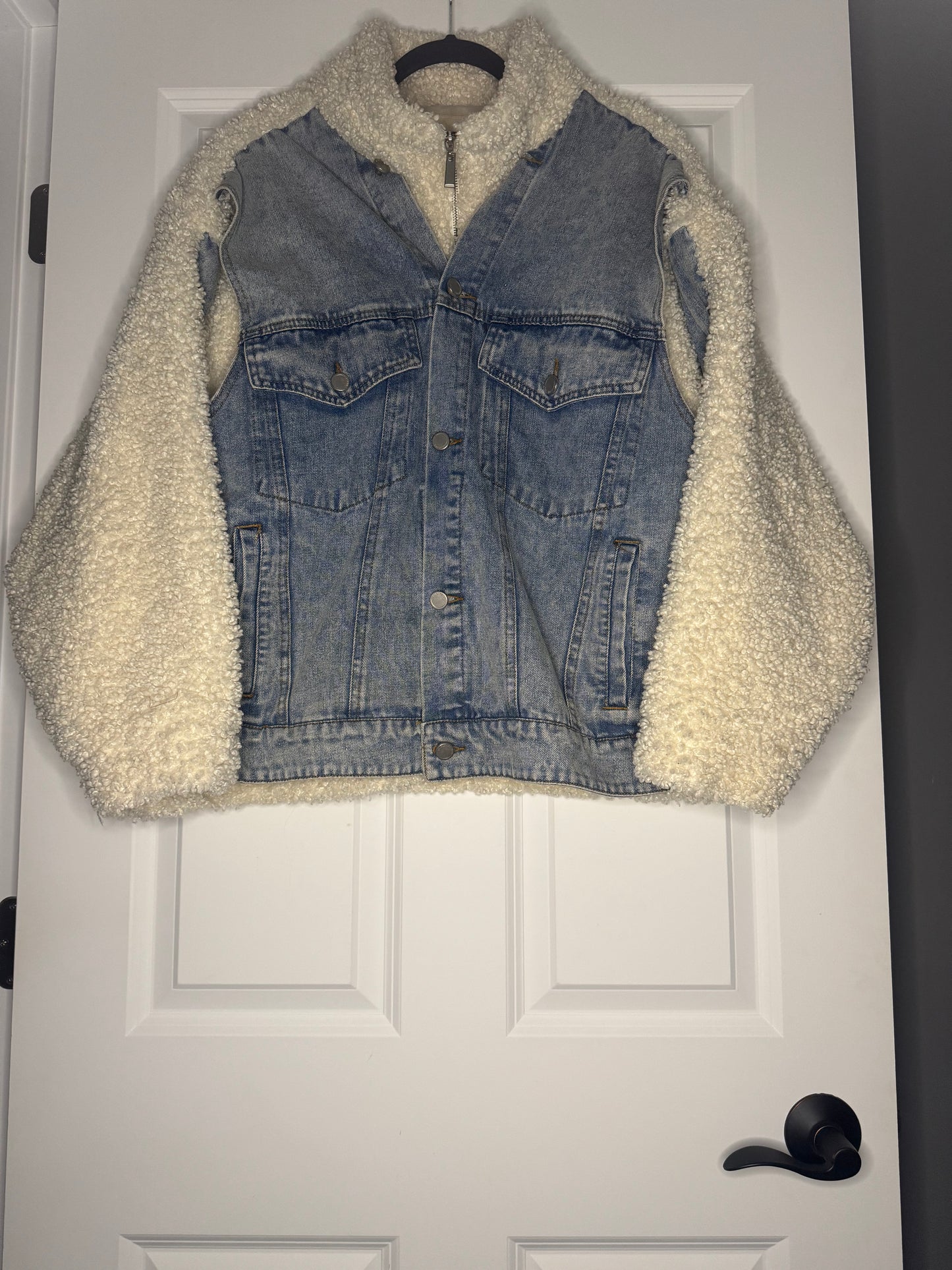 Blank NYC large Jean jacket zippered with Sherpa