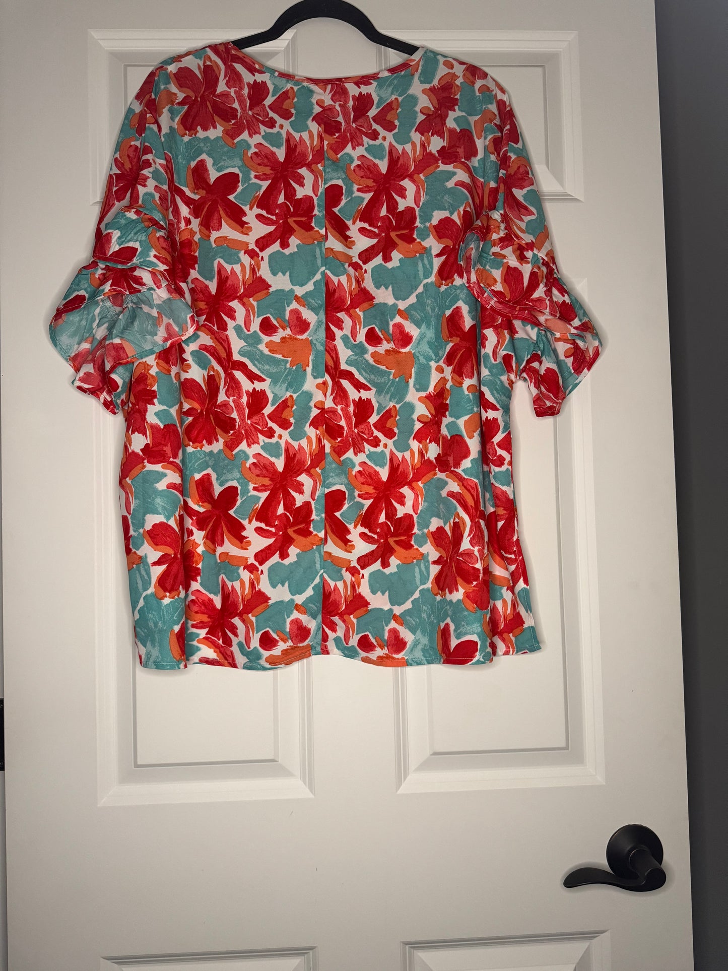 Hailey and co short sleeve blouse 2xl ruffle sleeve white w red green orange floral