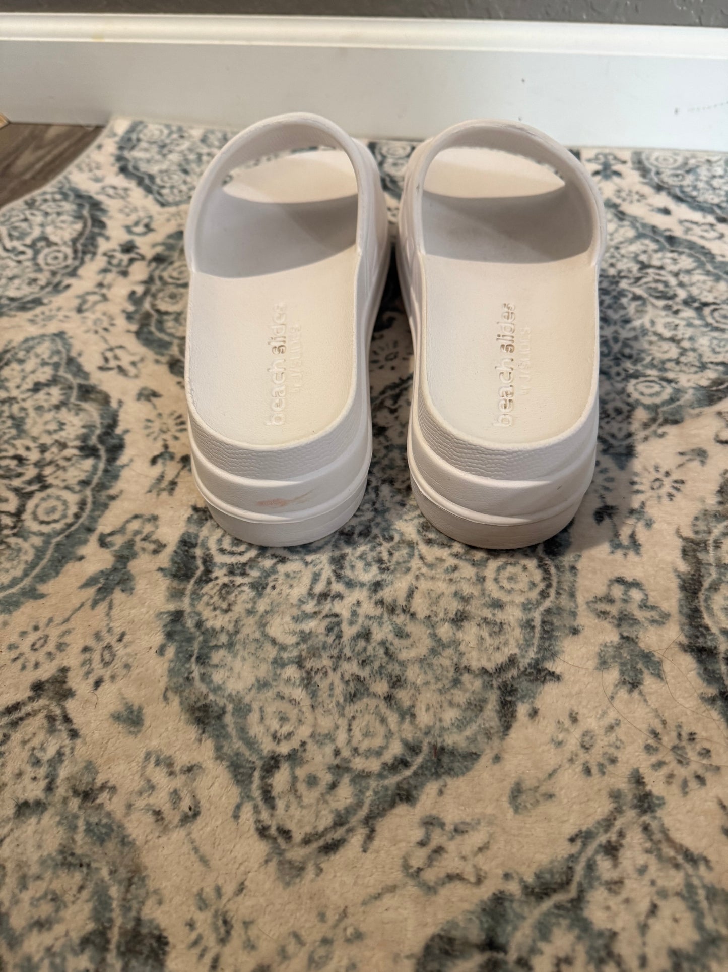 Beach slides by J slides size 9 white