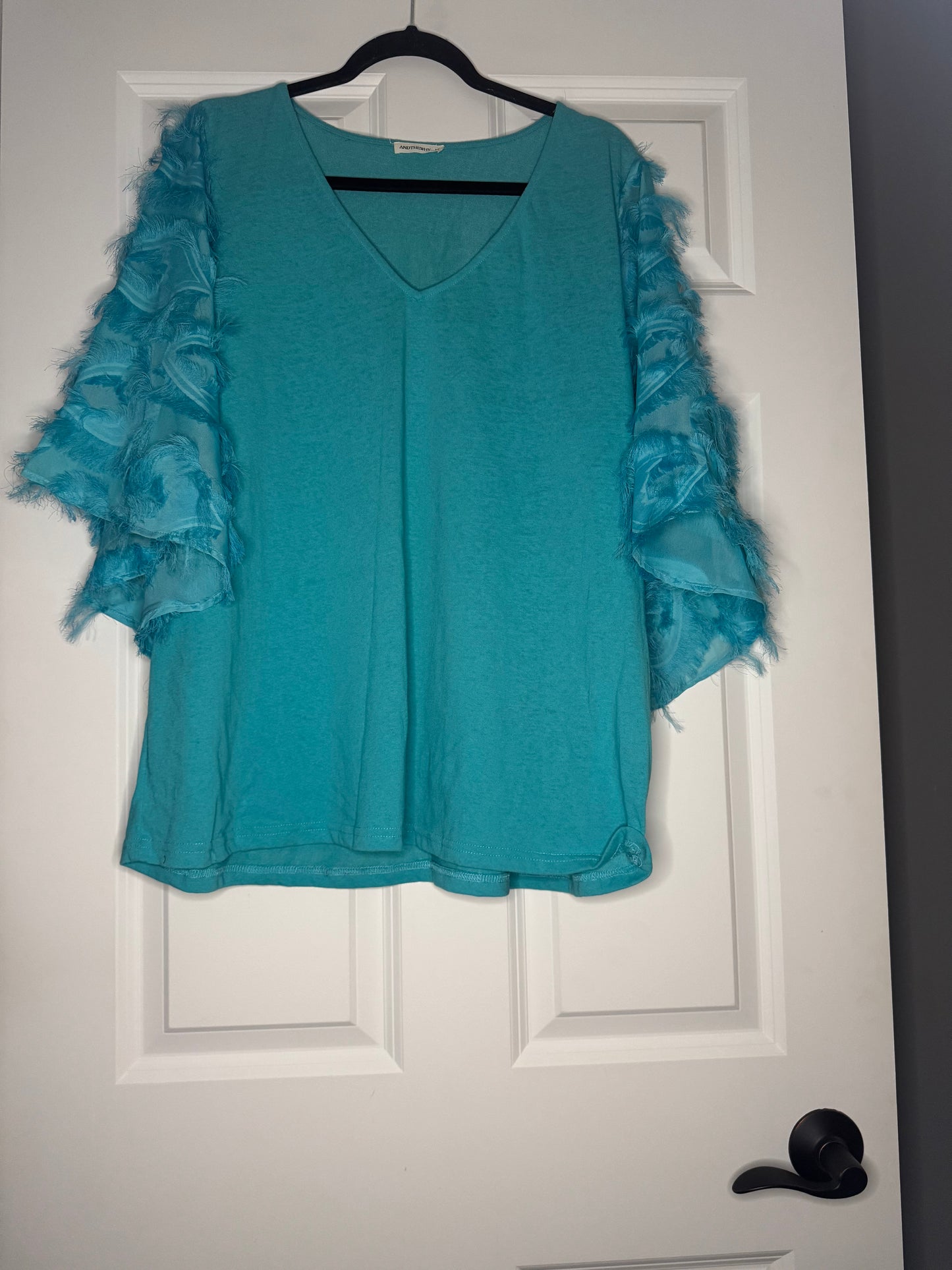 And the why half sleeve blouse green with feather sleeves 1x