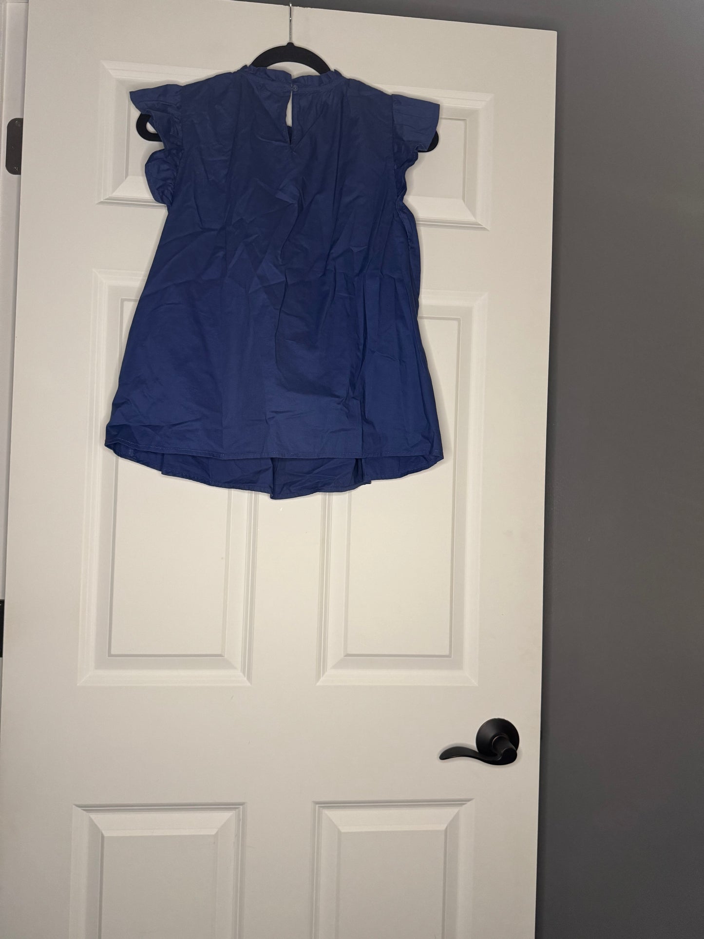 Old navy short sleeve ruffle blouse w chest cut out medium tall blue