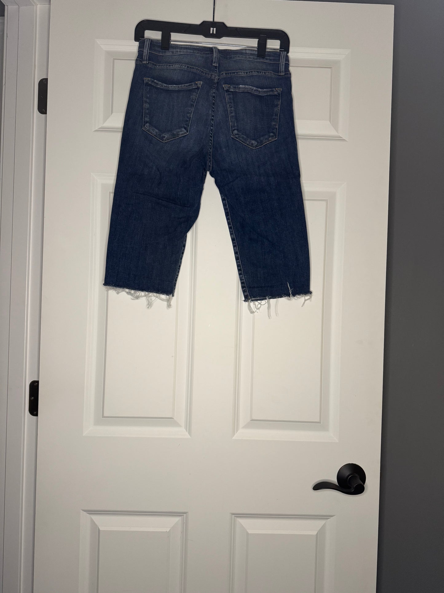 Flying monkey knee length shorts size 28