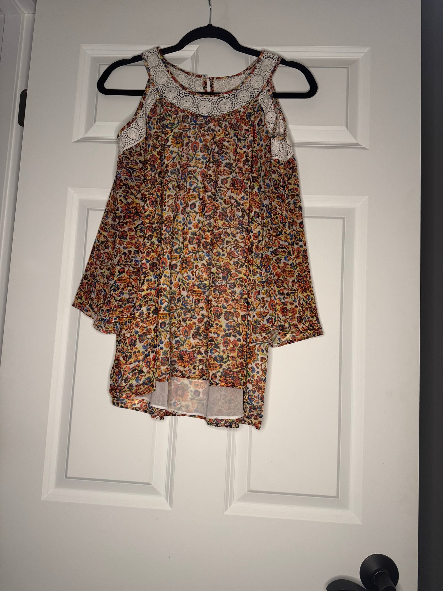 Daniel Rainn 3/4 sleeve cut out shoulder blouse large cream w multicolor floral