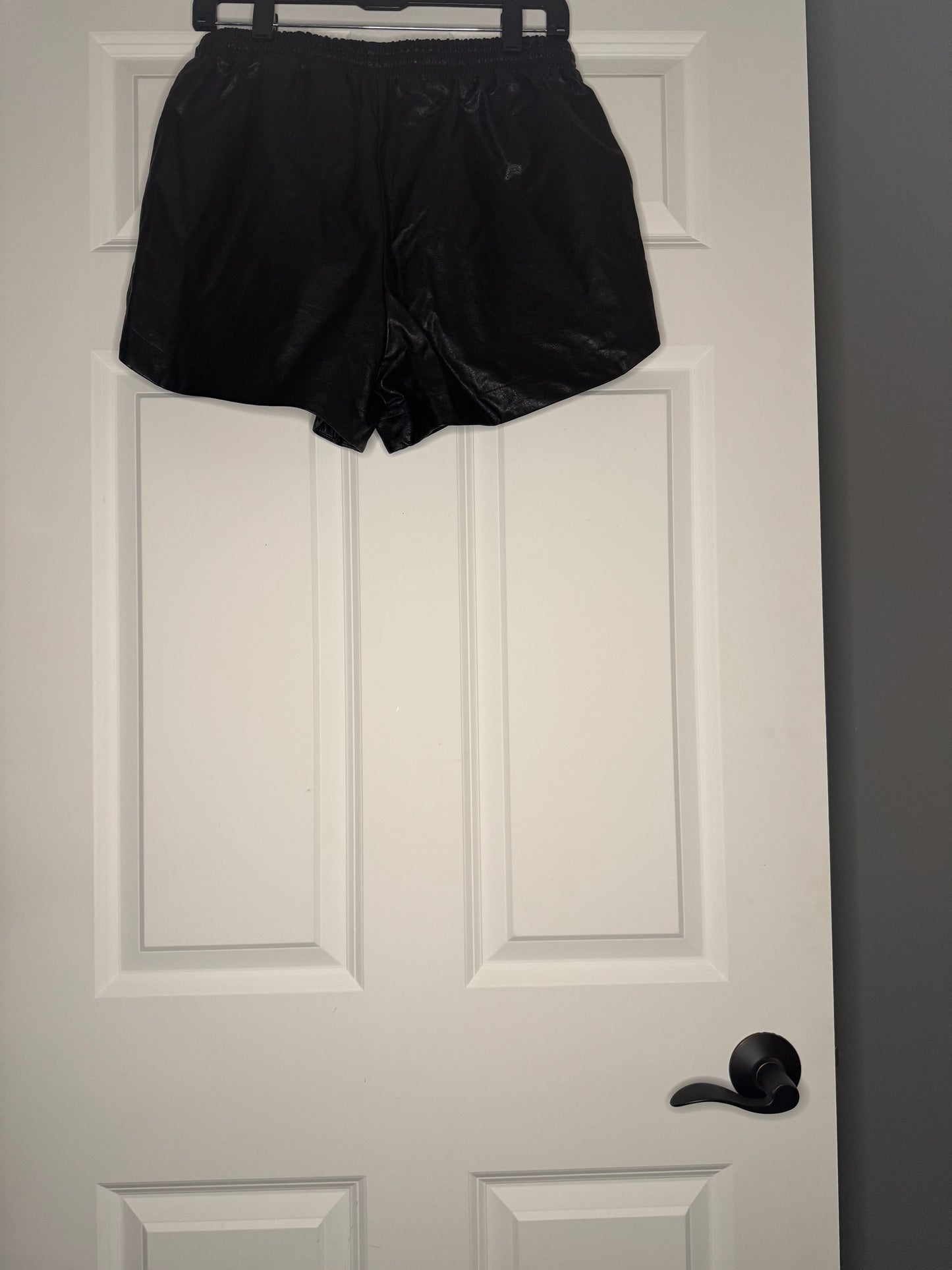 Mittoshop pleather shorts medium black