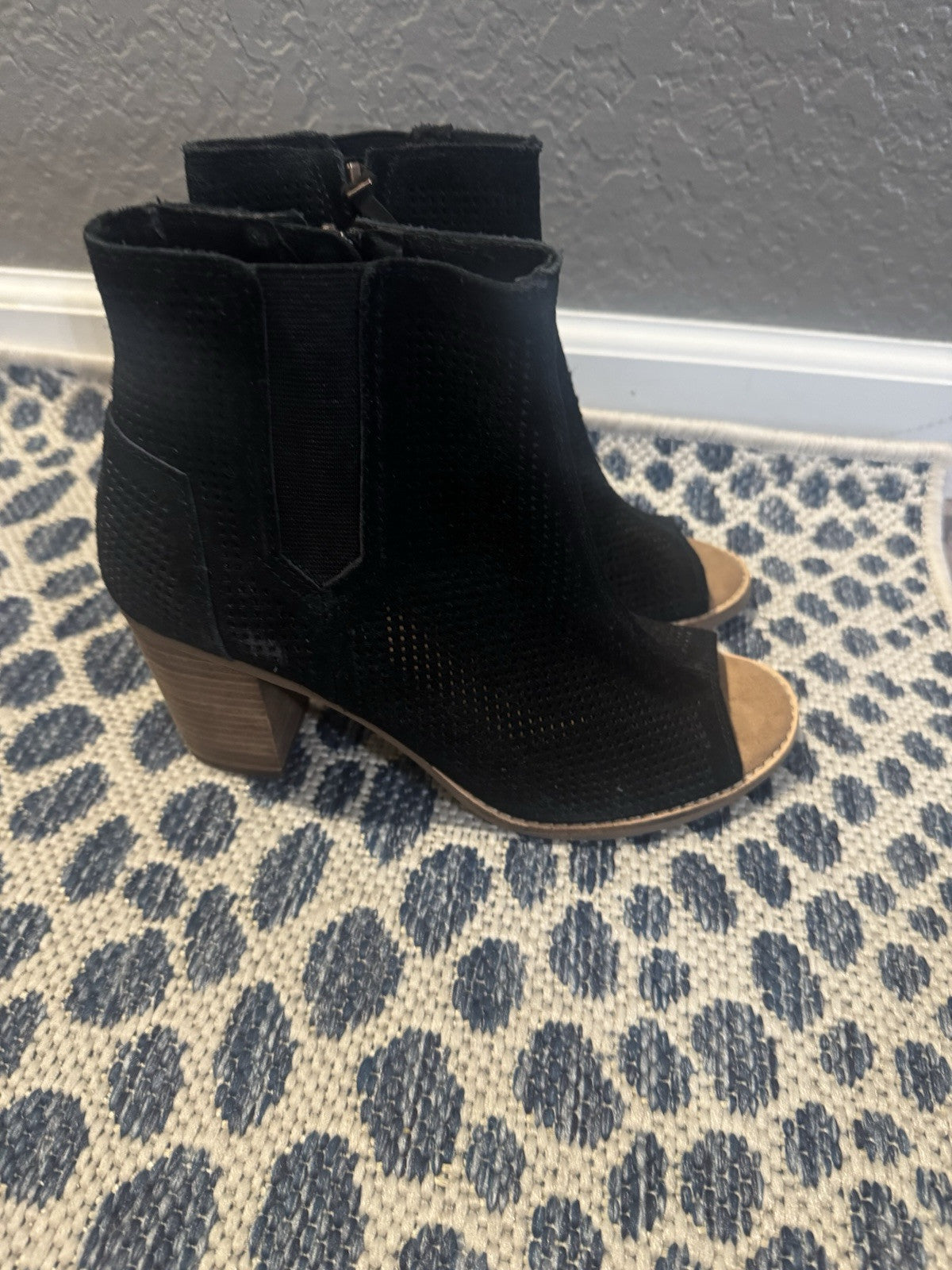 Toms Majorca Peep Toe Black Suede Perforated Size 8.5