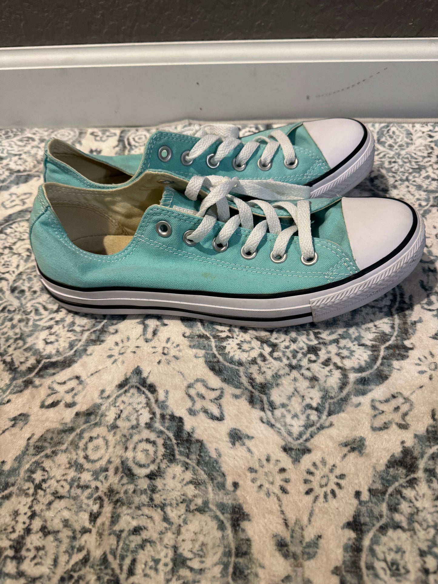Converse women’s sneakers size 9 green