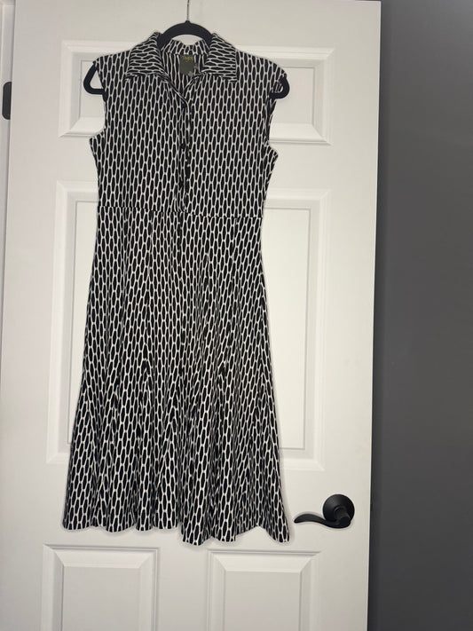 Taylor sleeveless dress size 6 black and white print