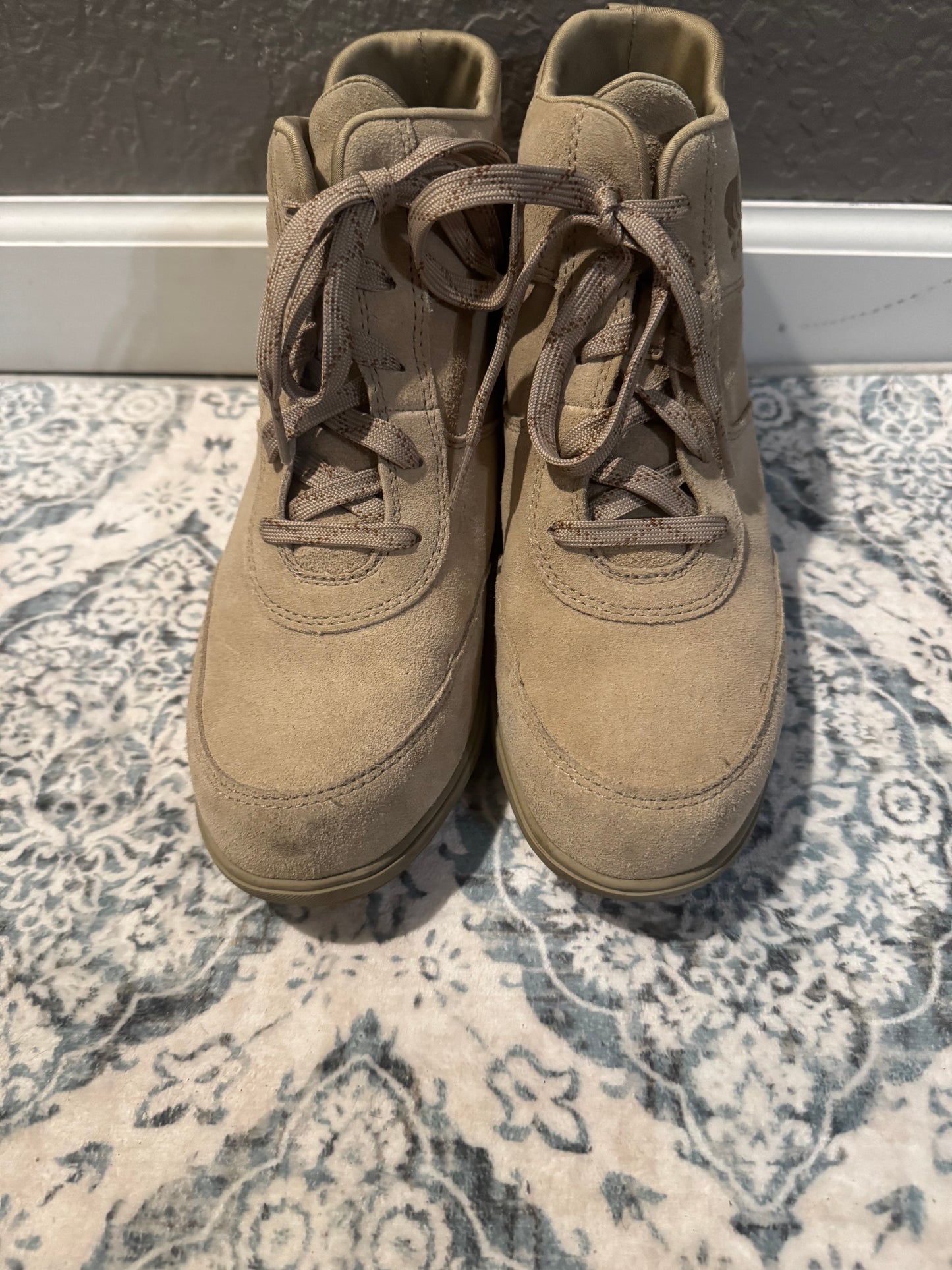 Sorel tan boots size 9.5