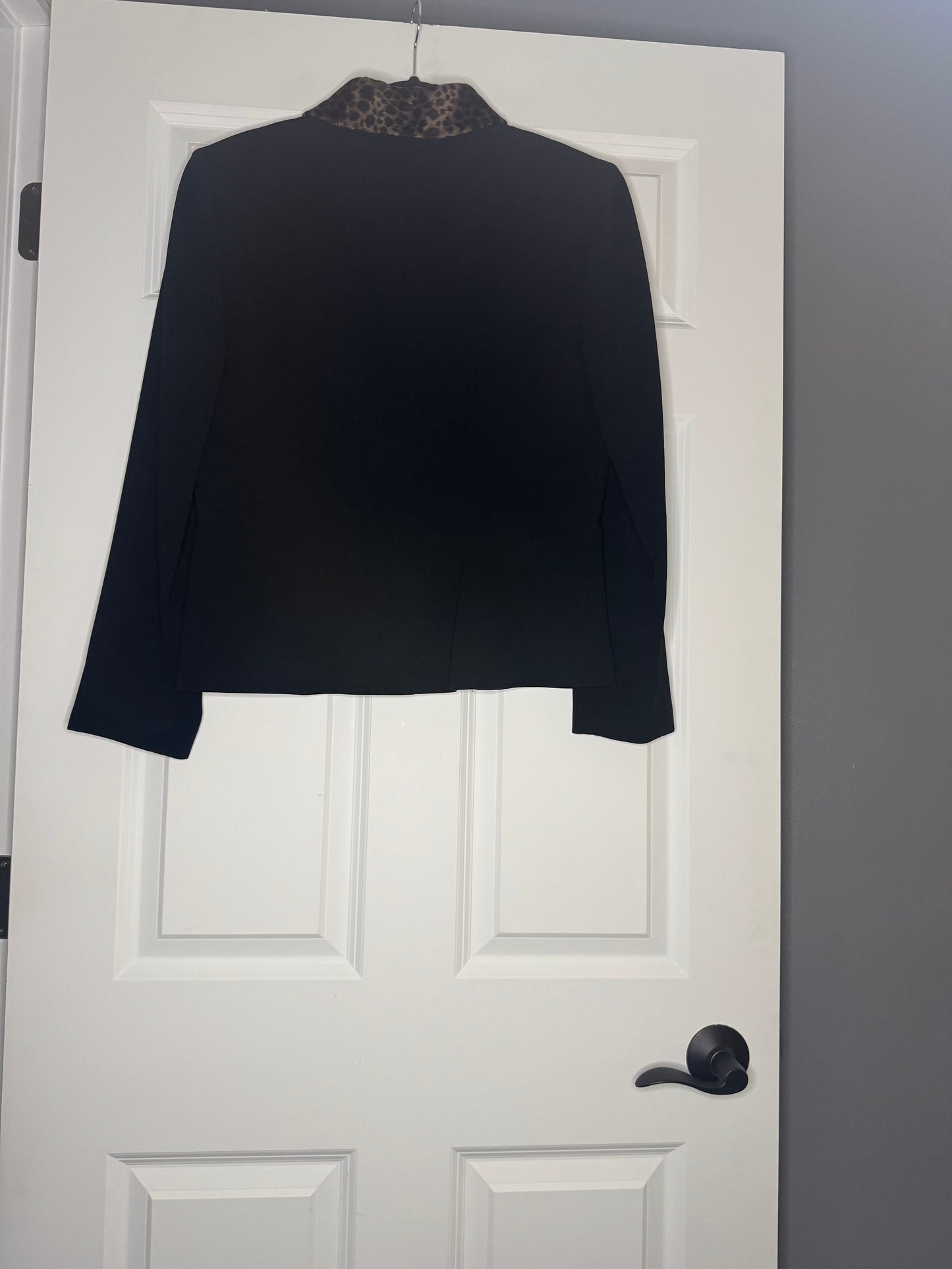Alex Garfield blazer size 8 black w faux fur animal print collar