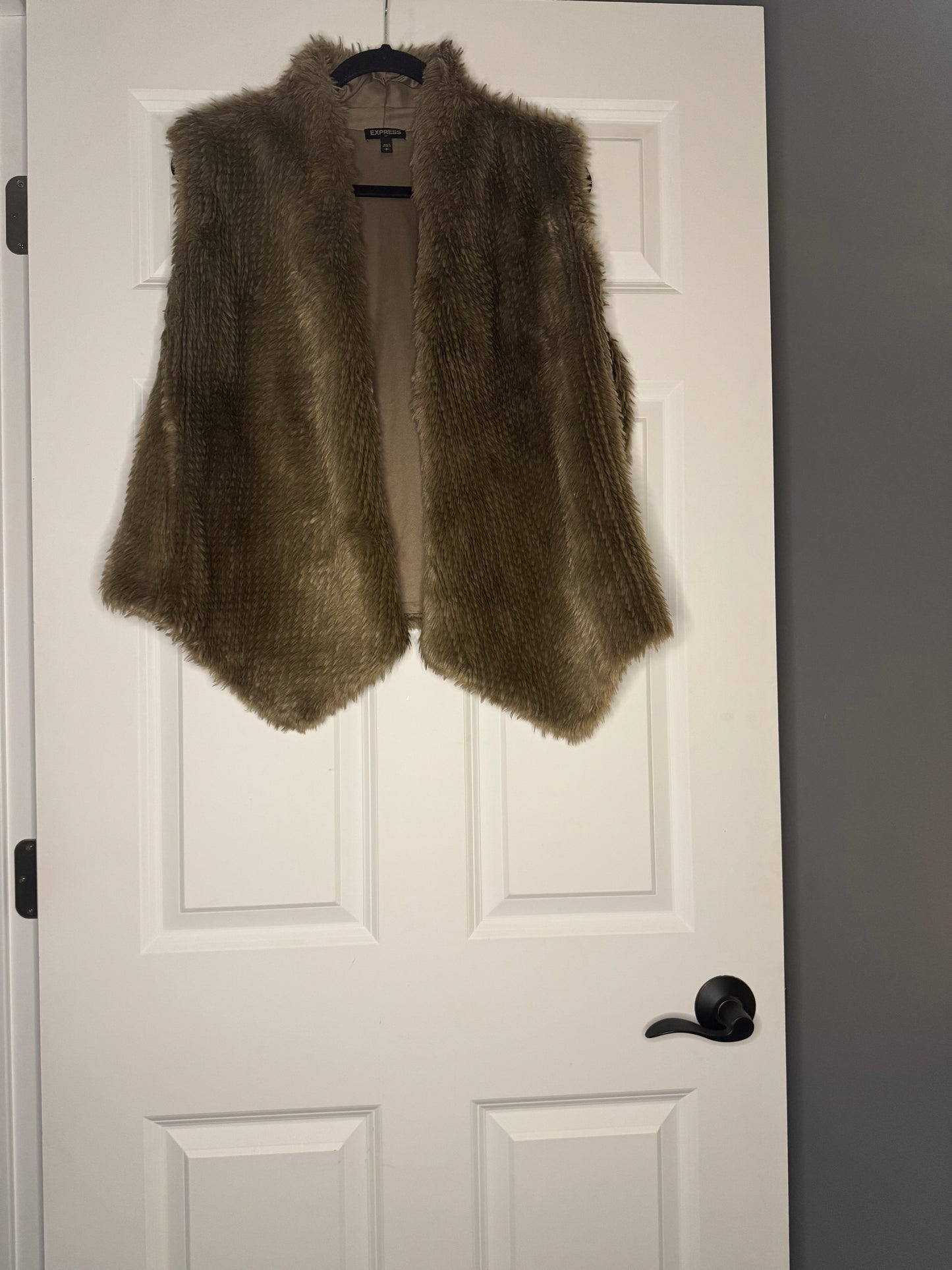 Express faux fur vest large