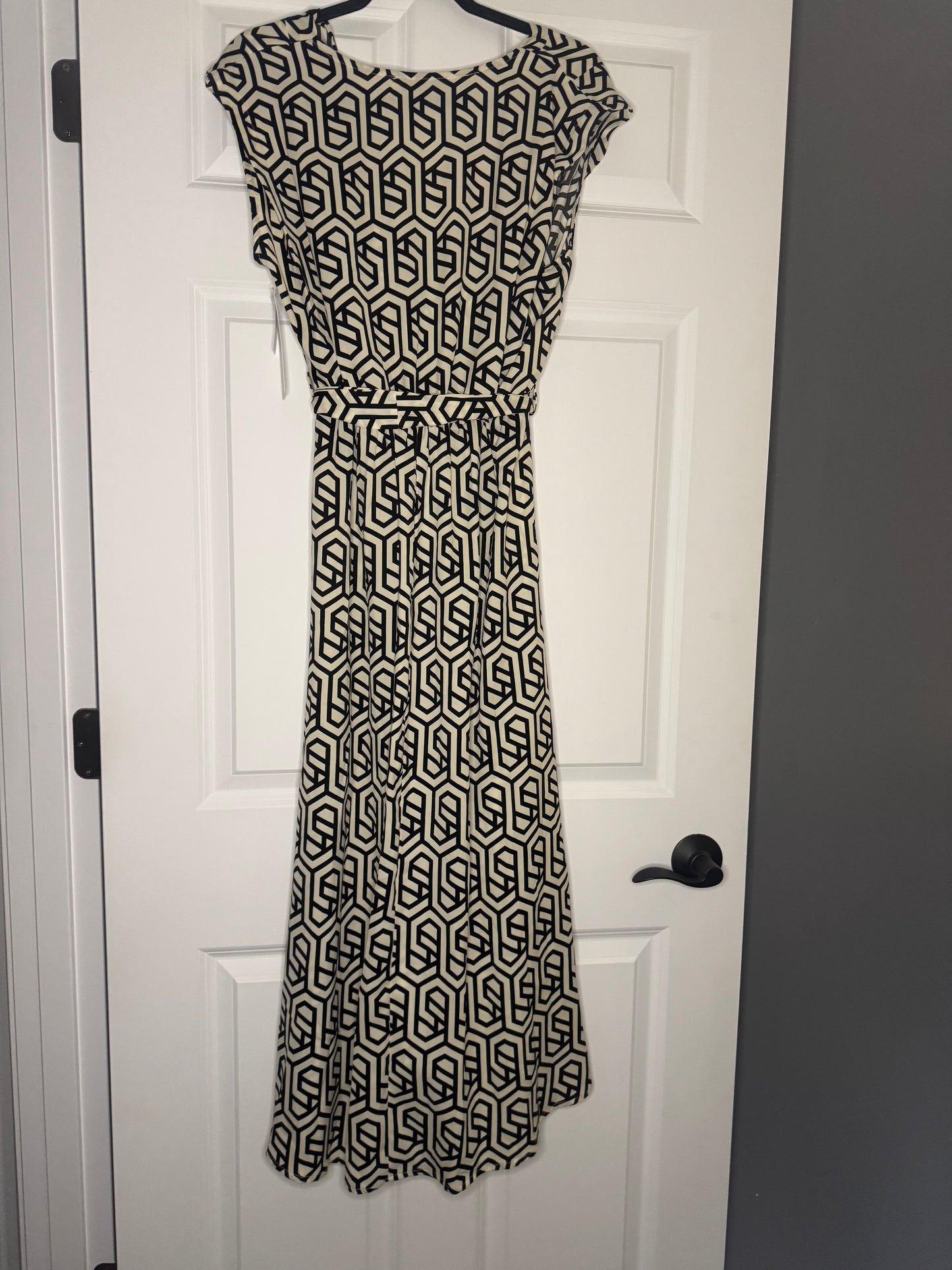 Bishop and young sleeveless dress cream and navy print w belt medium nwt $128