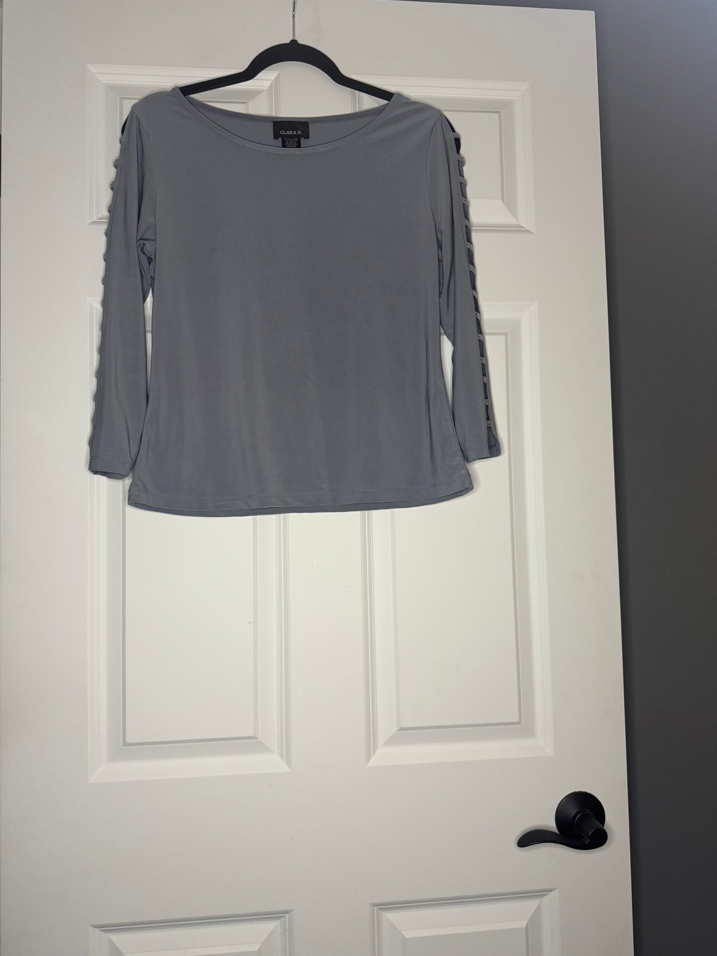 Clara s blouse small w cut out rhinestone sleeves gray