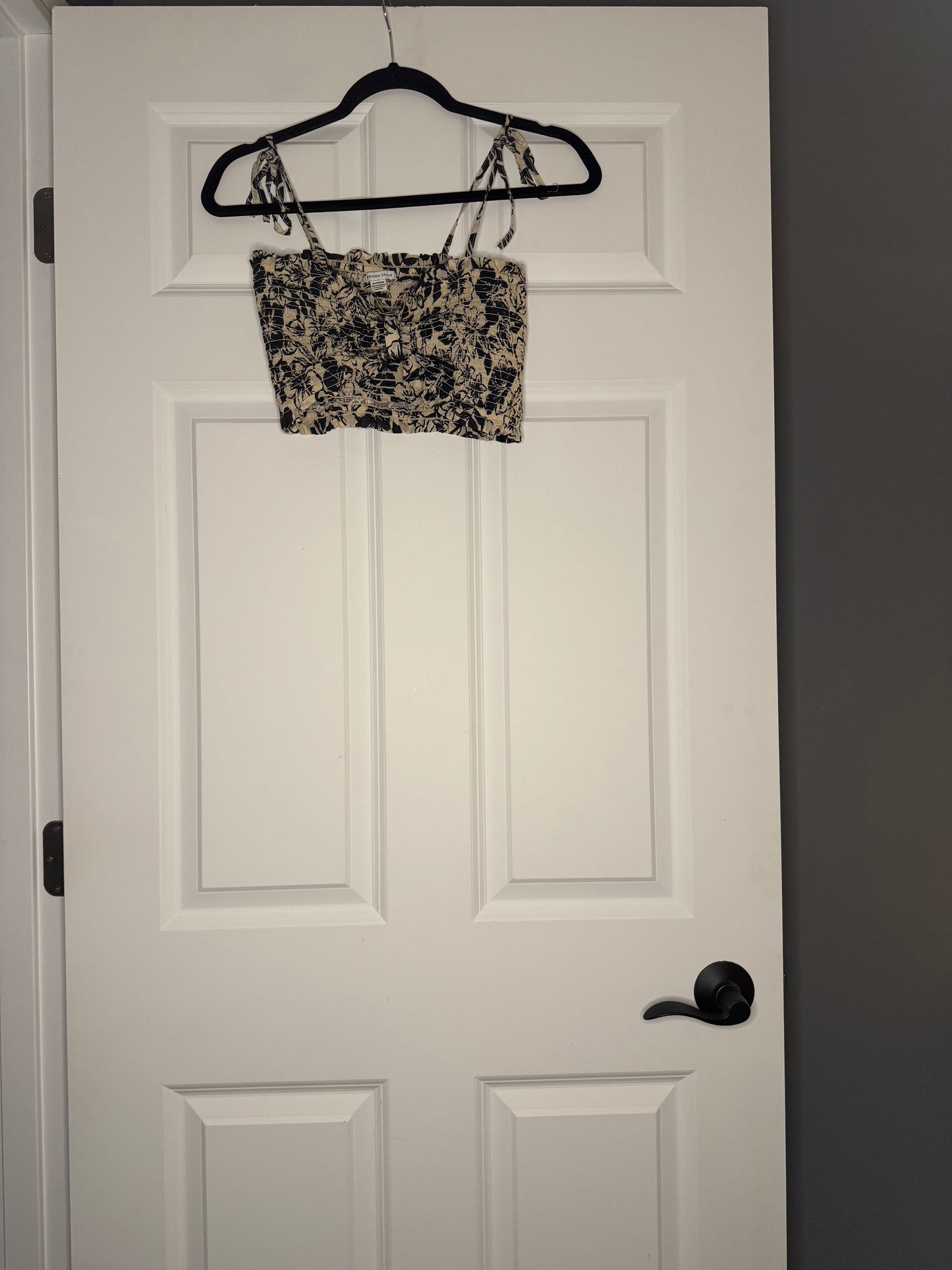 American Eagle cropped top XS navy cream floral