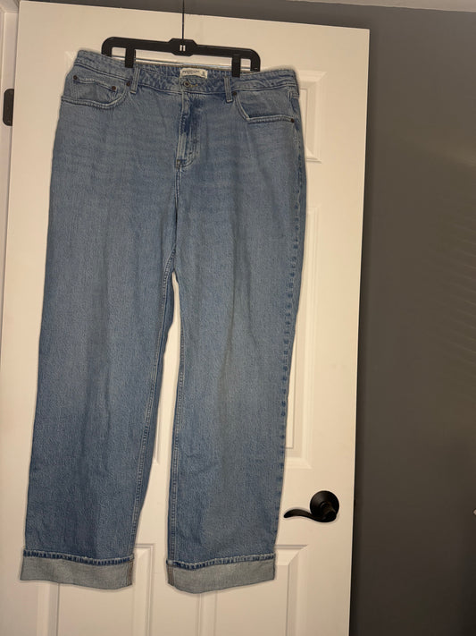 Abercrombie and fitch curve love the 90’s relaxed jean high rise 18 long medium wash cuff