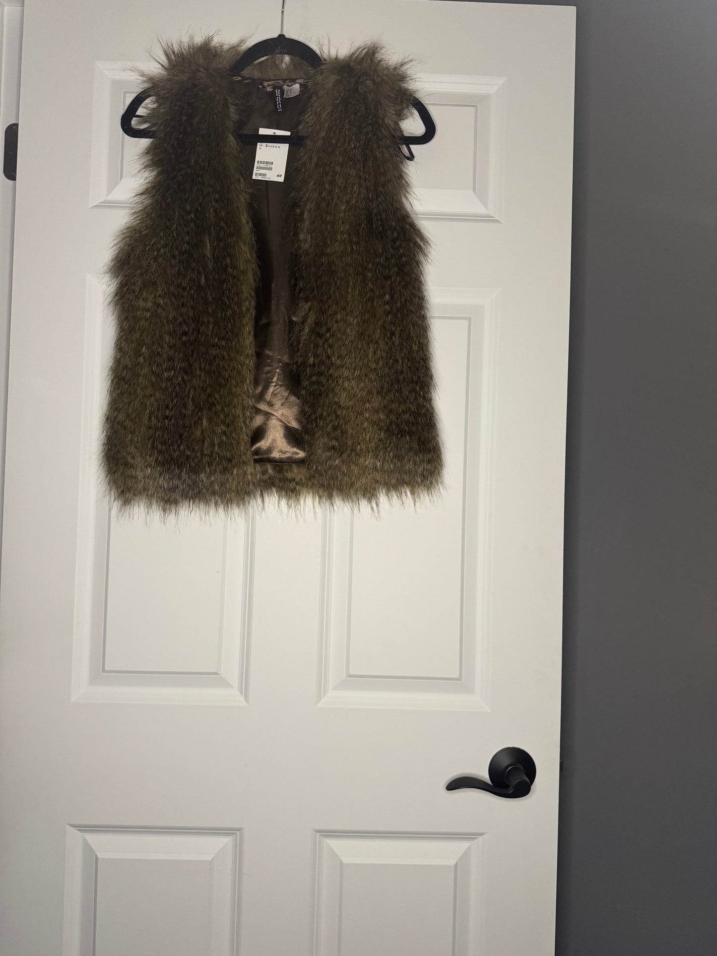 Hm fur vest size 2 brown multi shade nwt $39.99