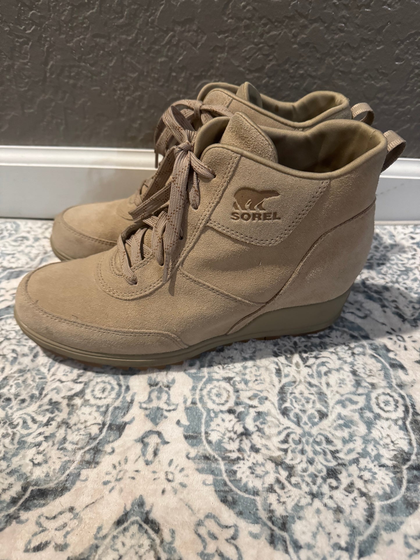 Sorel tan boots size 9.5