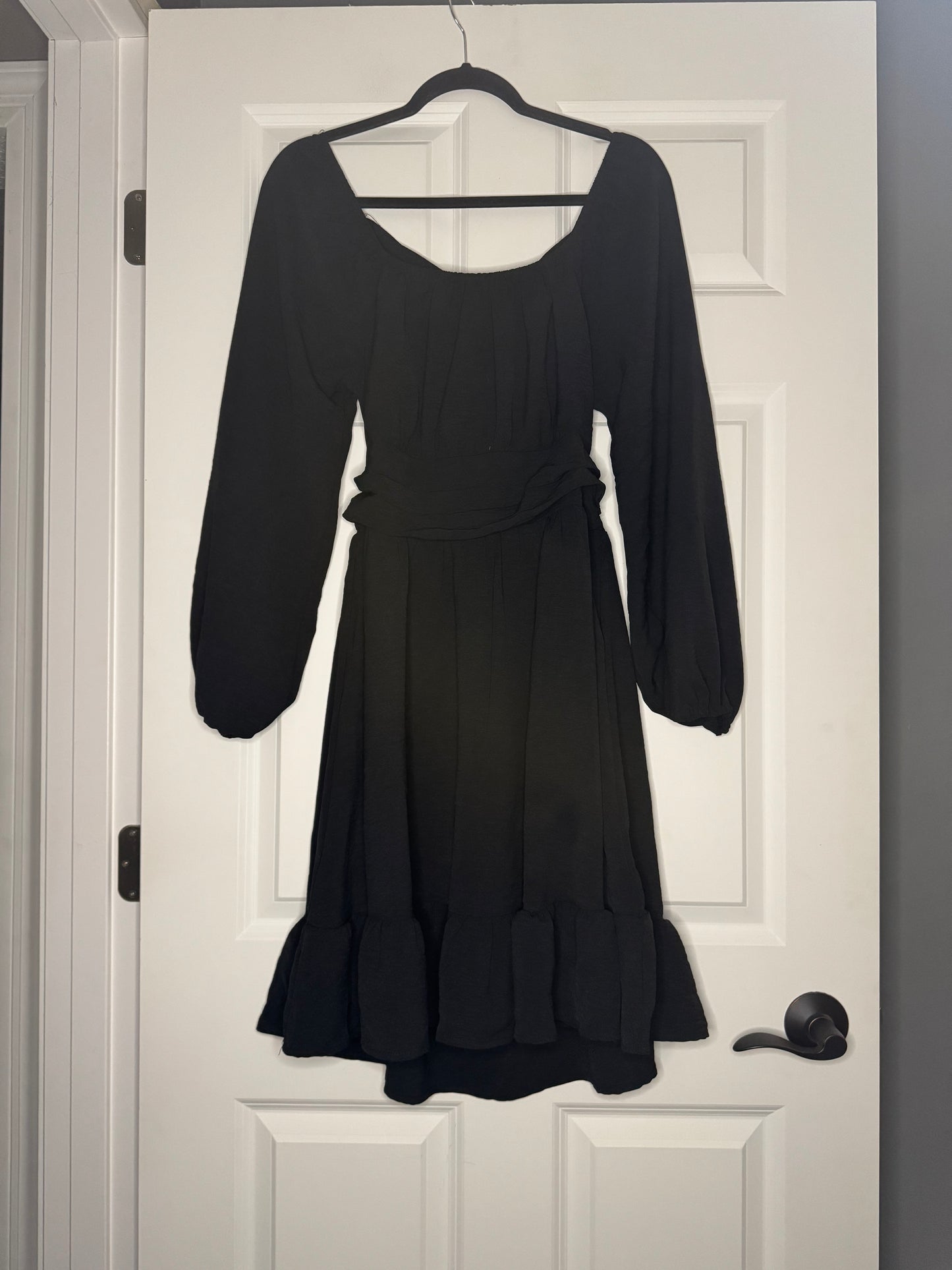 Dokotoo long sleeve dress w cutout tie back large new with tags