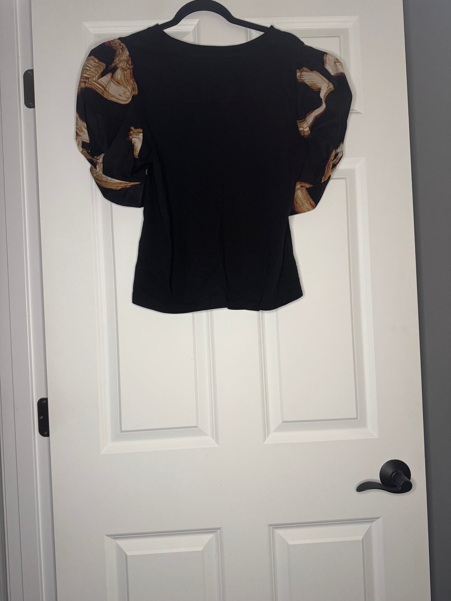 Dkny short poofy sleeve blouse large black body brown red beige black sleeves