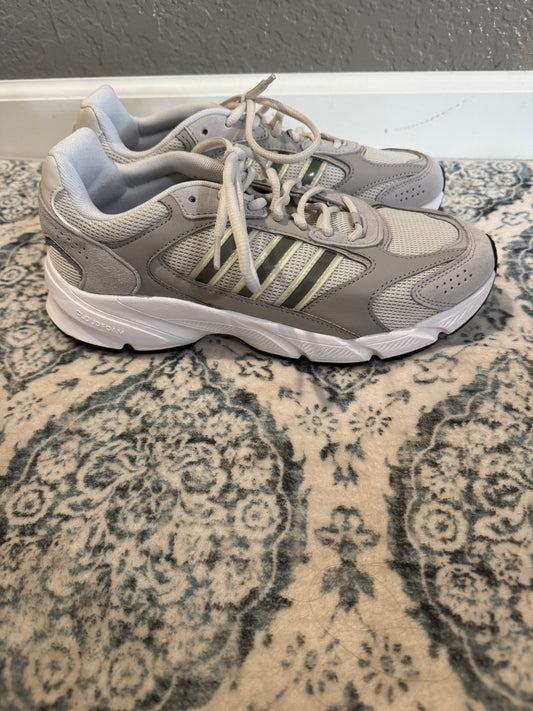 Adidas cloud foam comfort sneakers 9.5 gray white in excellent condition