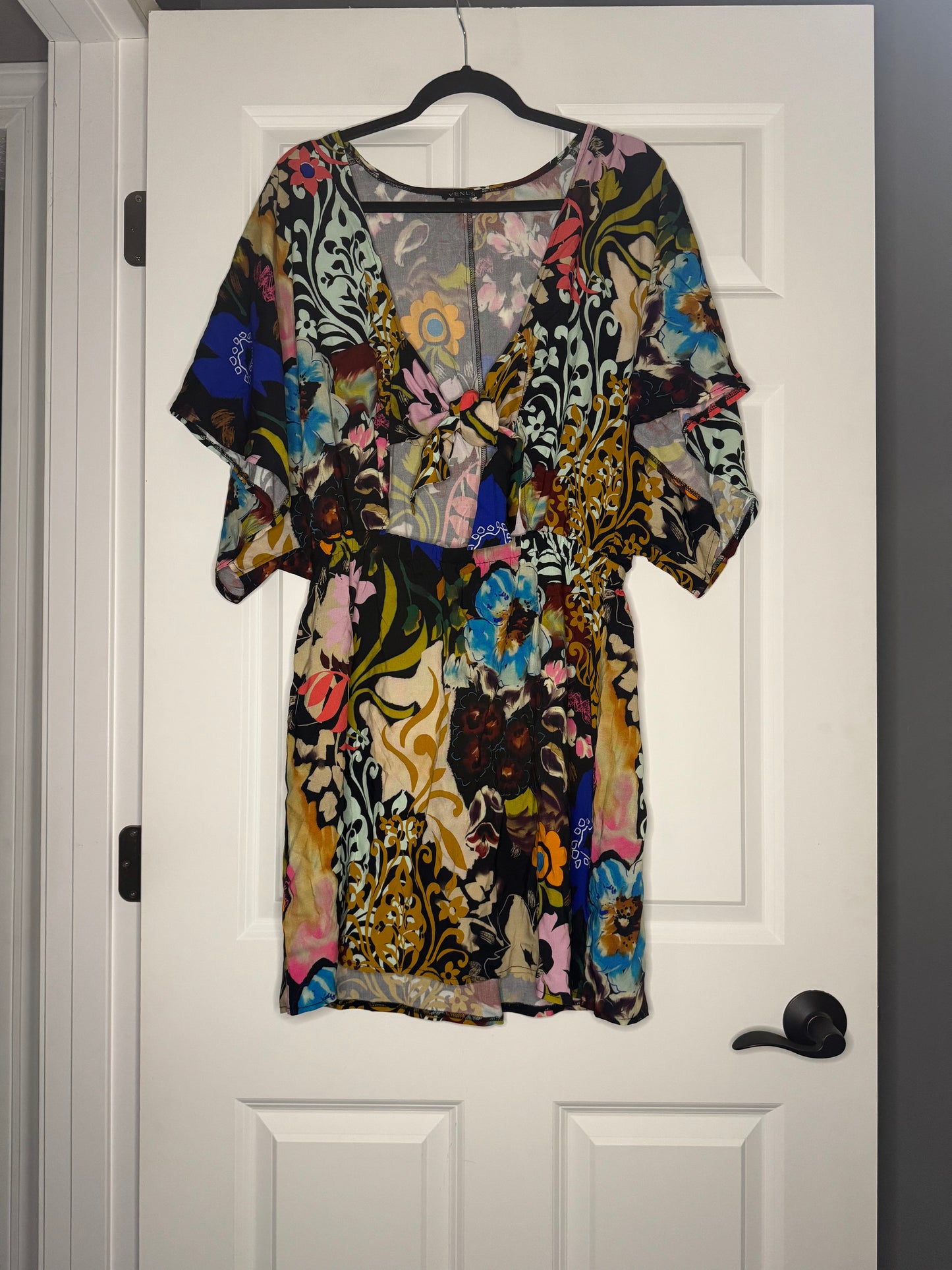 Venus short flowy sleeve dress knee length front tie black w multi floral large