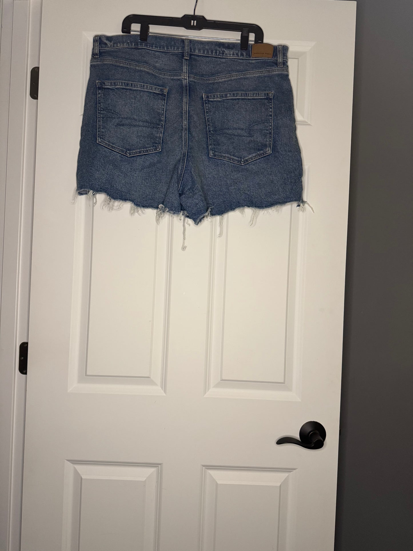 American Eagle stretch highest rise 90s boyfriend short size 18 medium wash