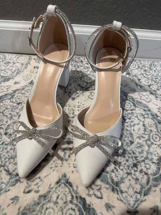 Unbranded kitten heels strappy size 38 white w rhinestone beading excellent condition