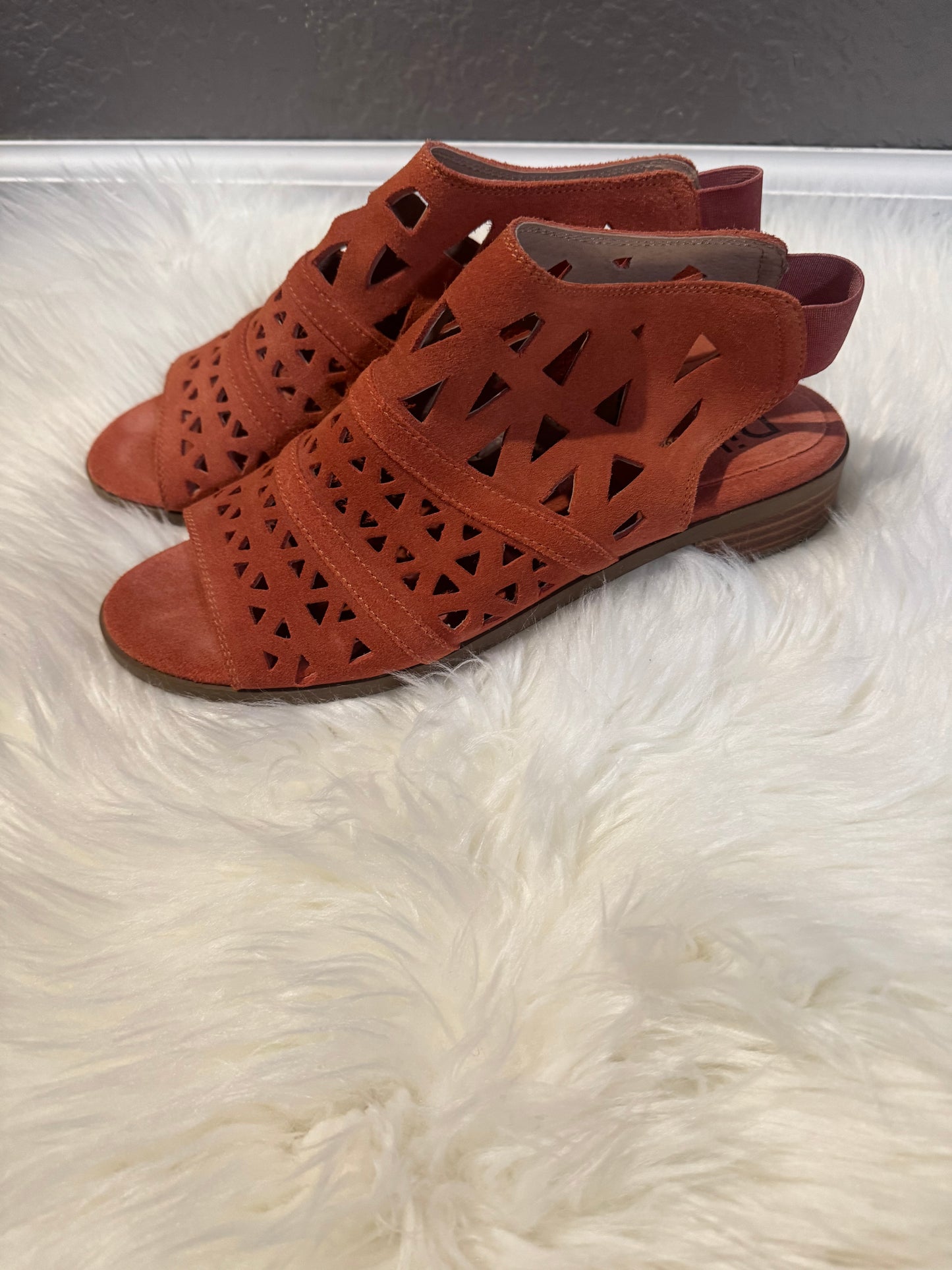 Diba women’s sandals size 10 orange/salmon in good condition