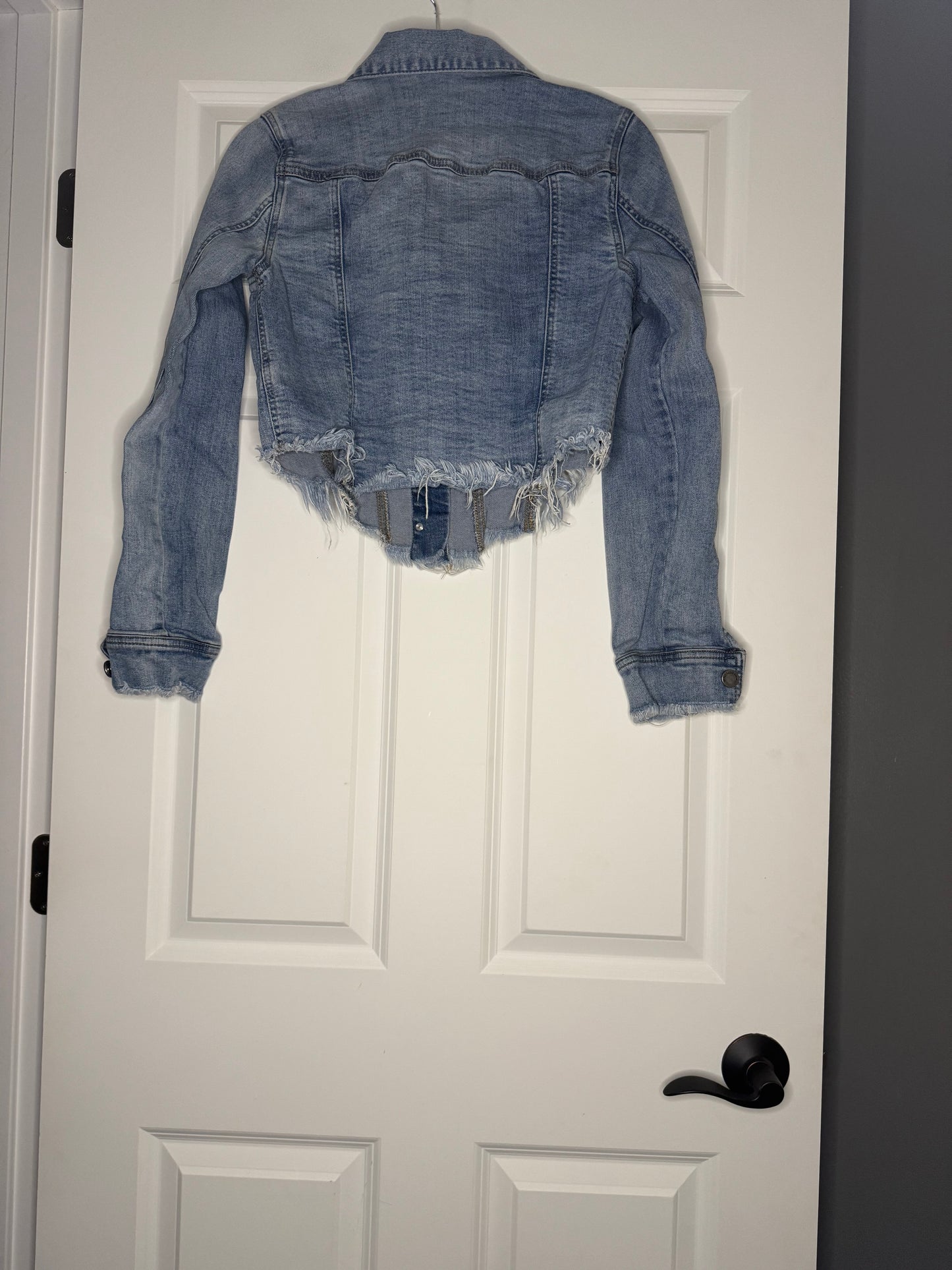 Black label distressed Jean jacket small