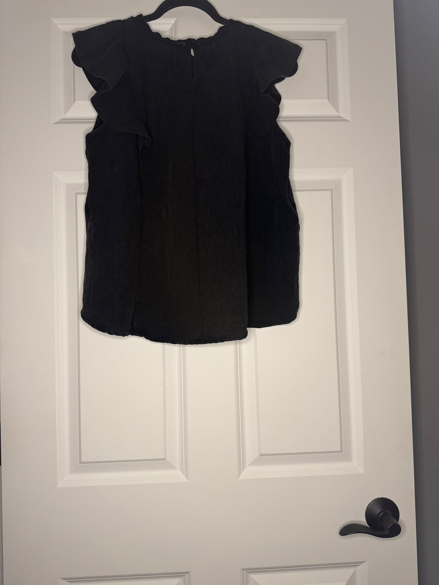 Umgee short sleeve ruffle blouse black acid wash large