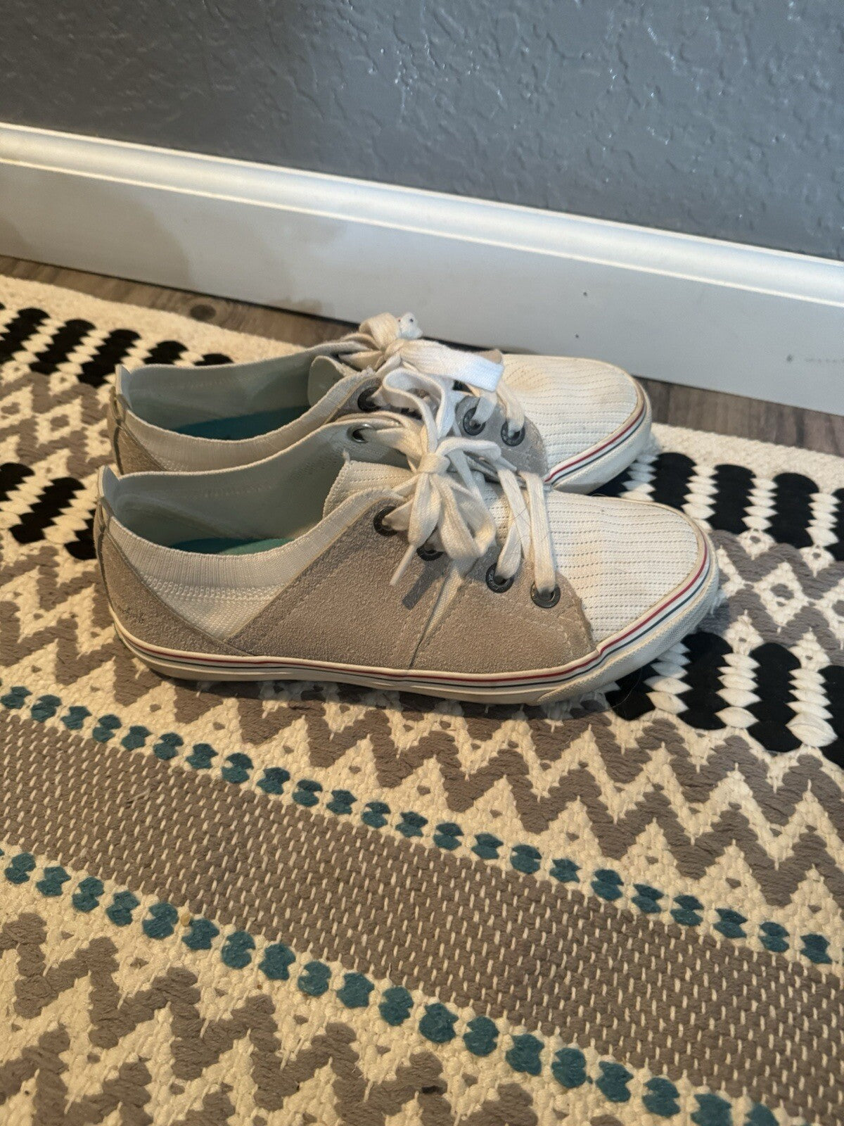 Blowfish Sneakers Size 7 White And Gray 