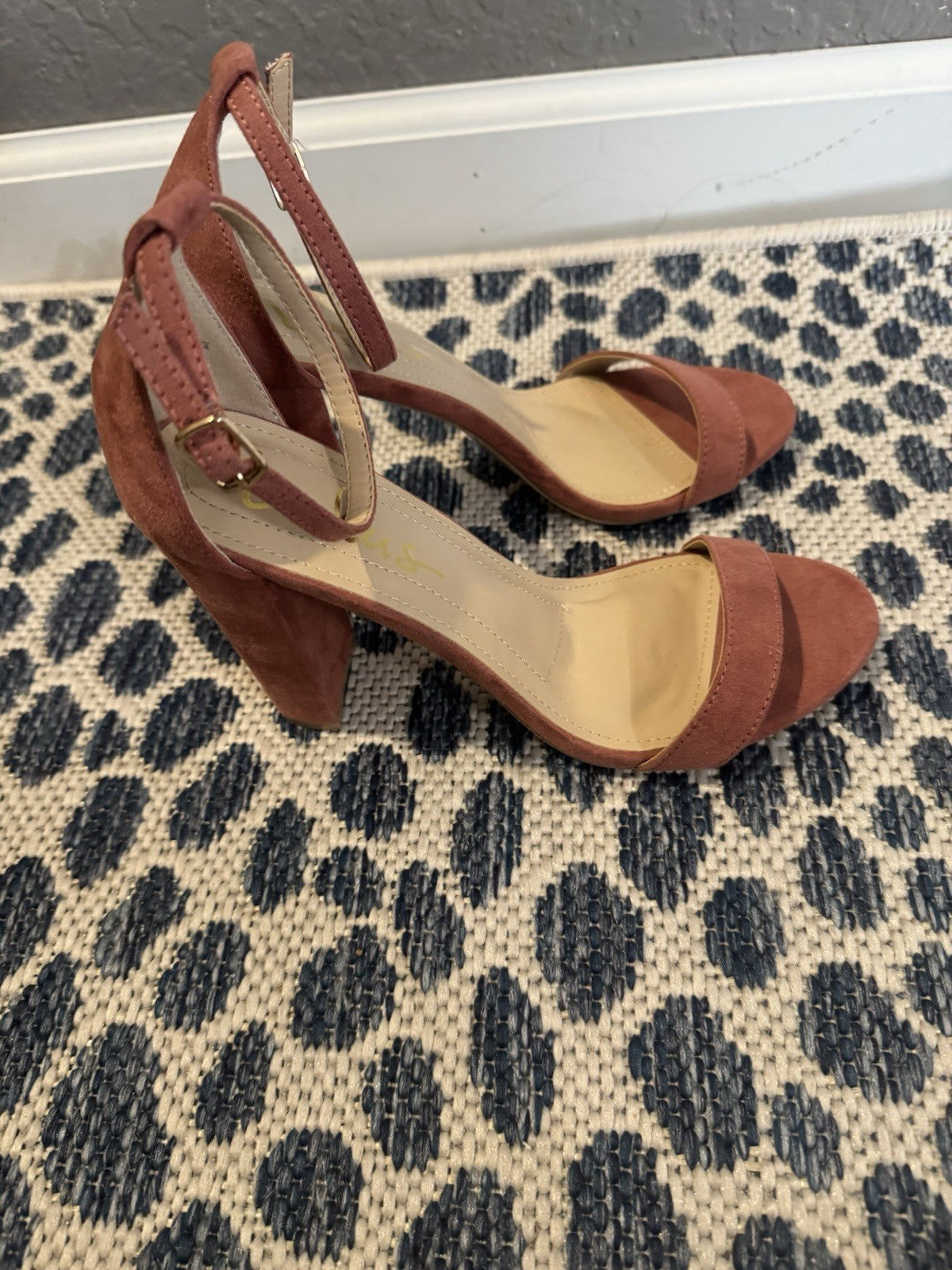 Lulus Heels Size 6.5 Dusty Mauve Velvety Material