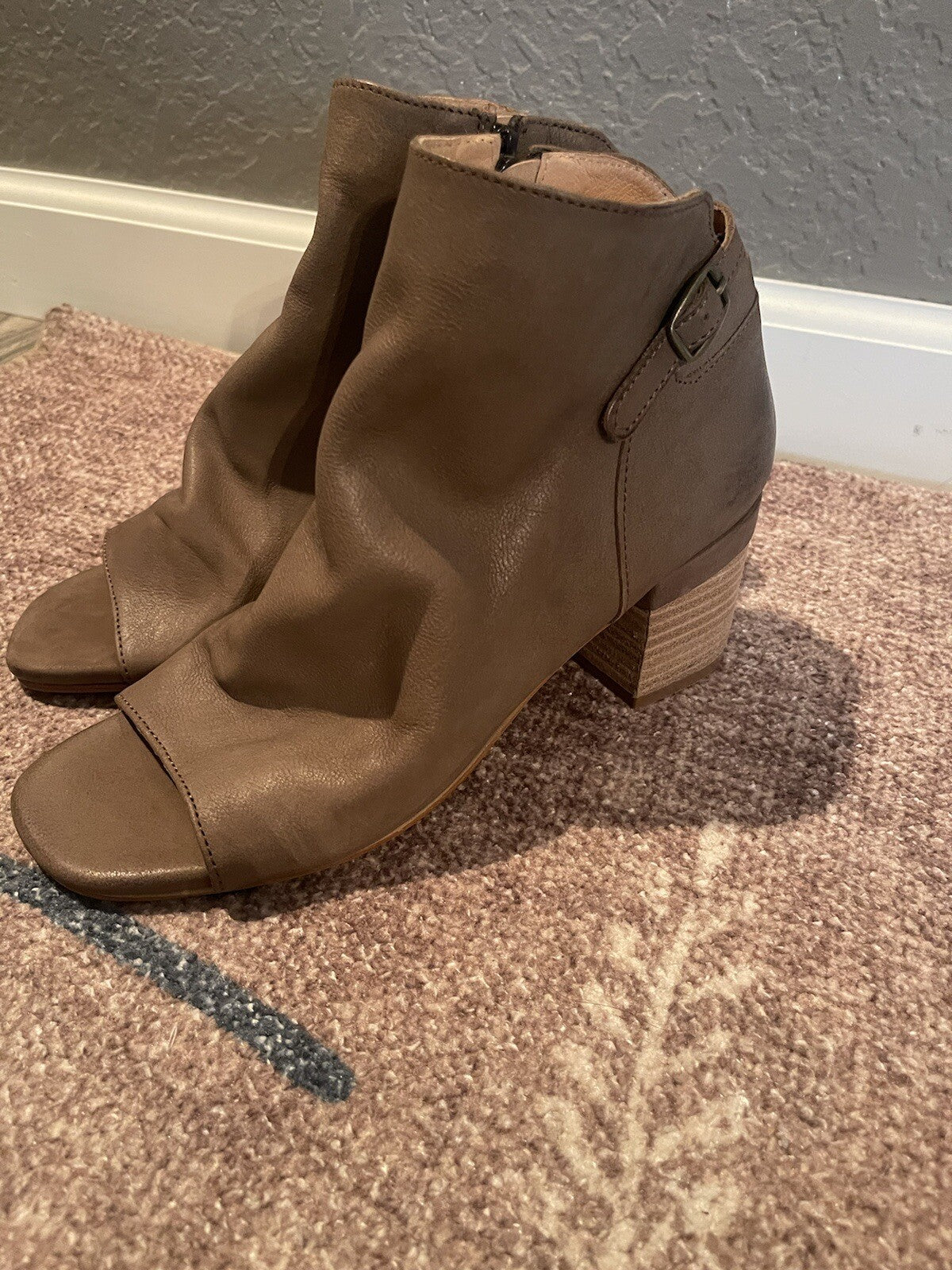 Vintage Foundry peep toe shoes size 8 taupe NEW