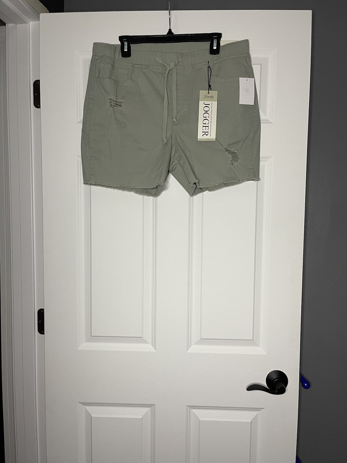 Royalty for me shorts size xl light green didtressed nwt 