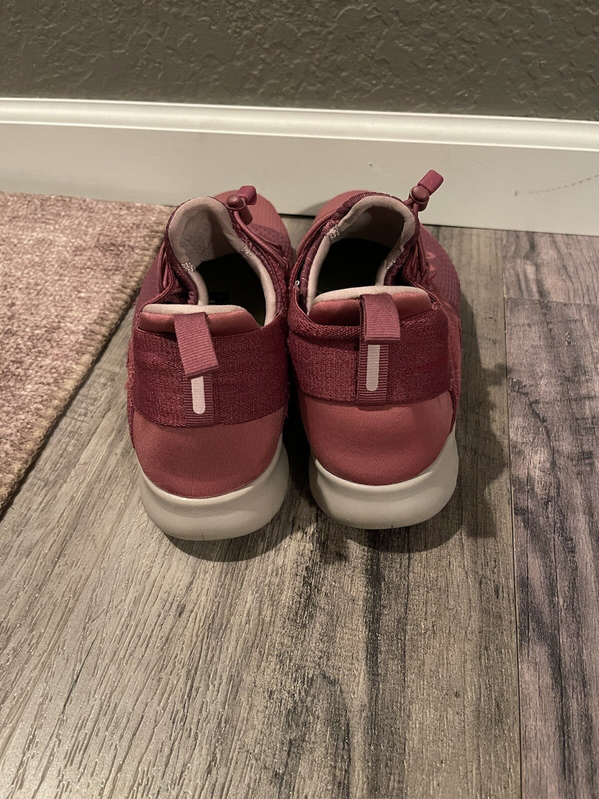 Nike running shoes size 10.5 fuscia and gray